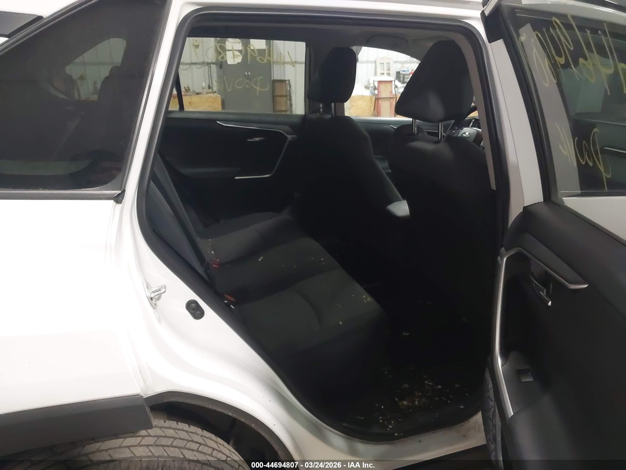 TOYOTA RAV4 image 8