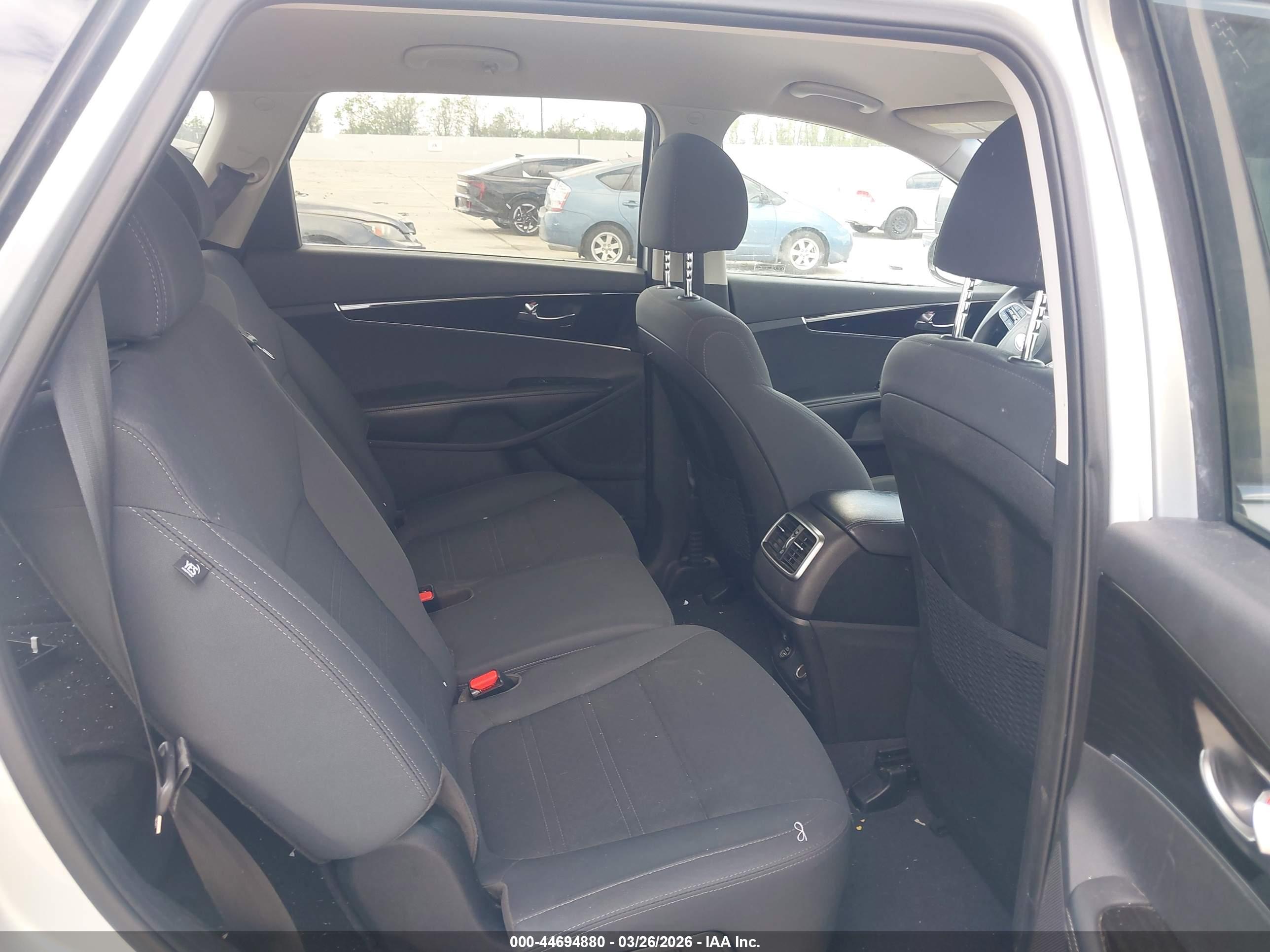 KIA SORENTO image 8