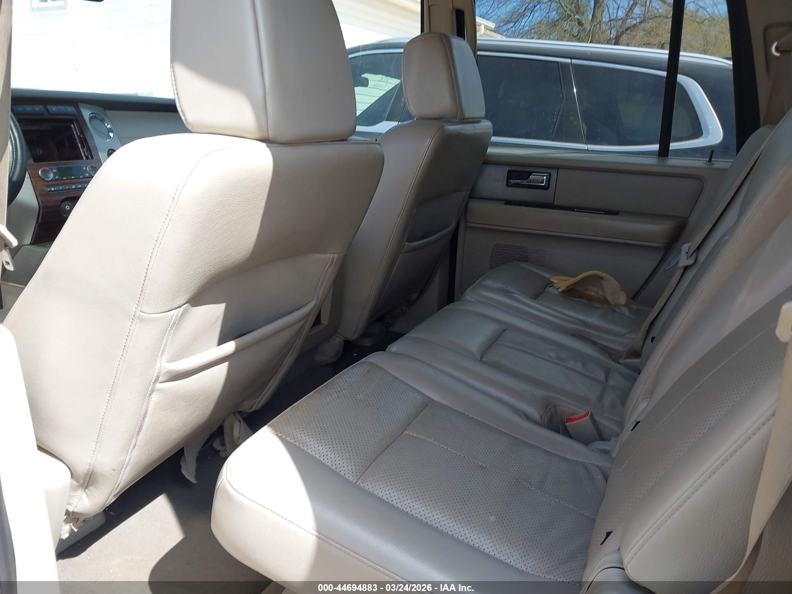 FORD EXPEDITION image 8