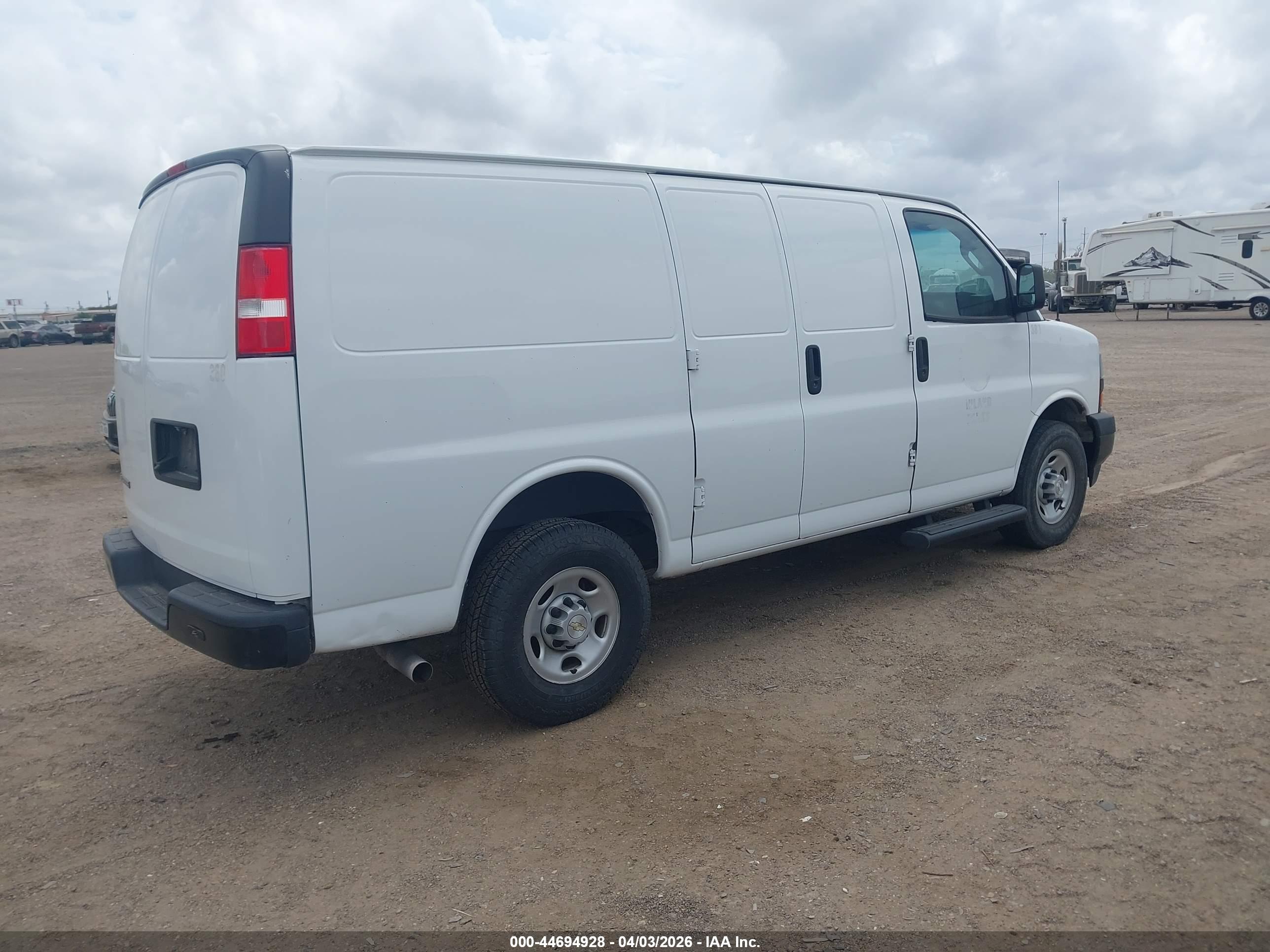 CHEVROLET EXPRESS image 4