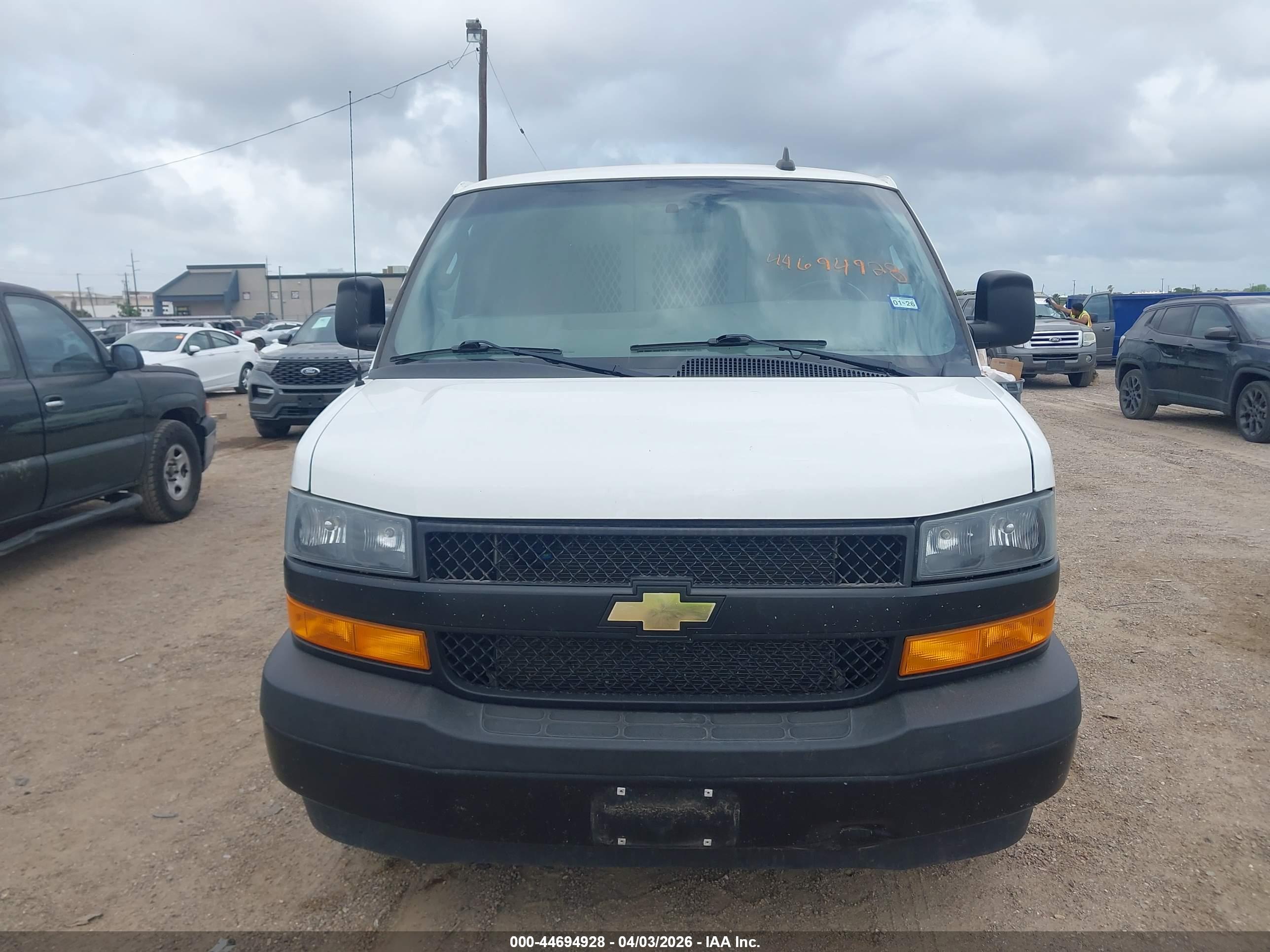 CHEVROLET EXPRESS image 6