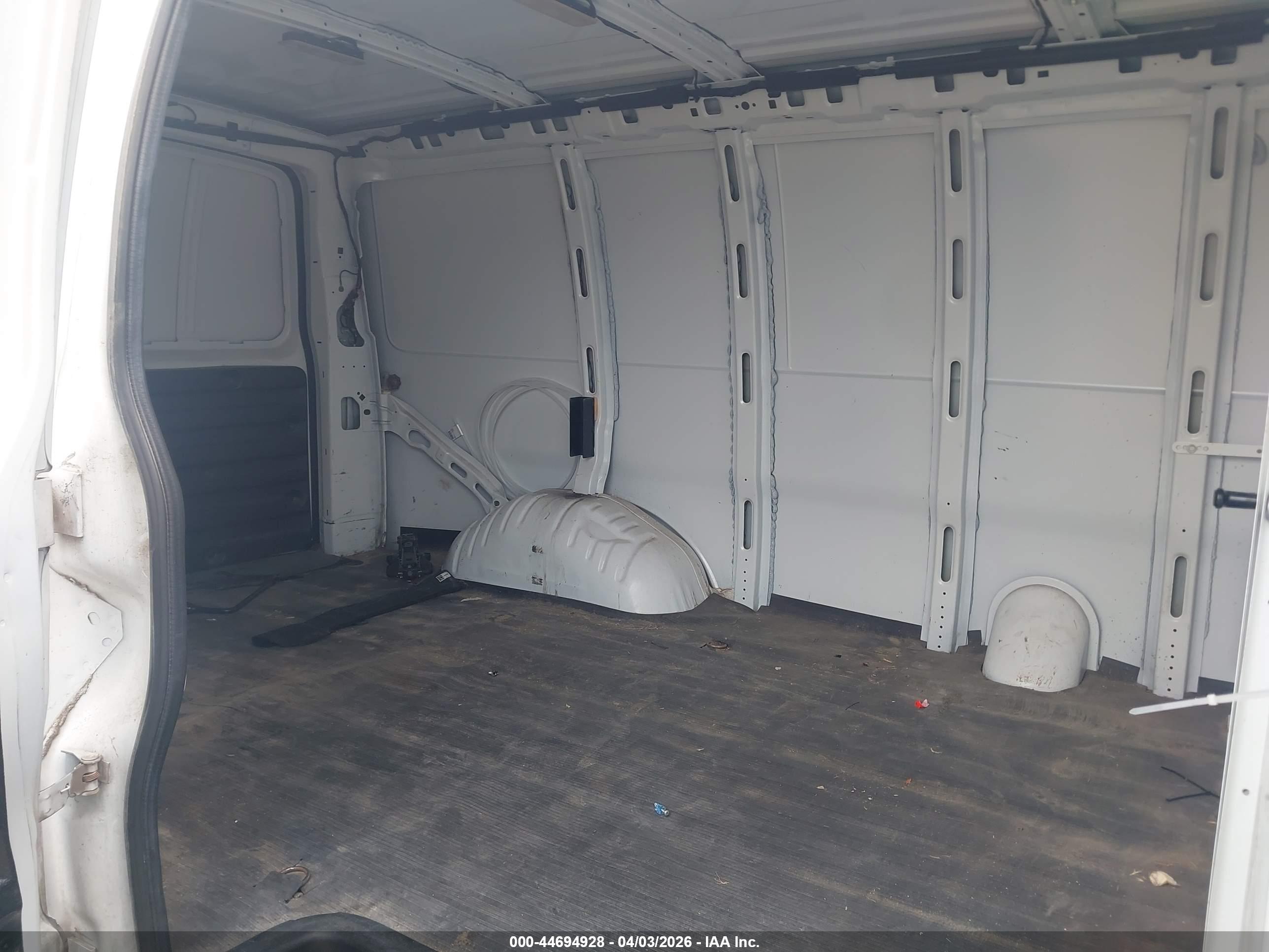CHEVROLET EXPRESS image 8