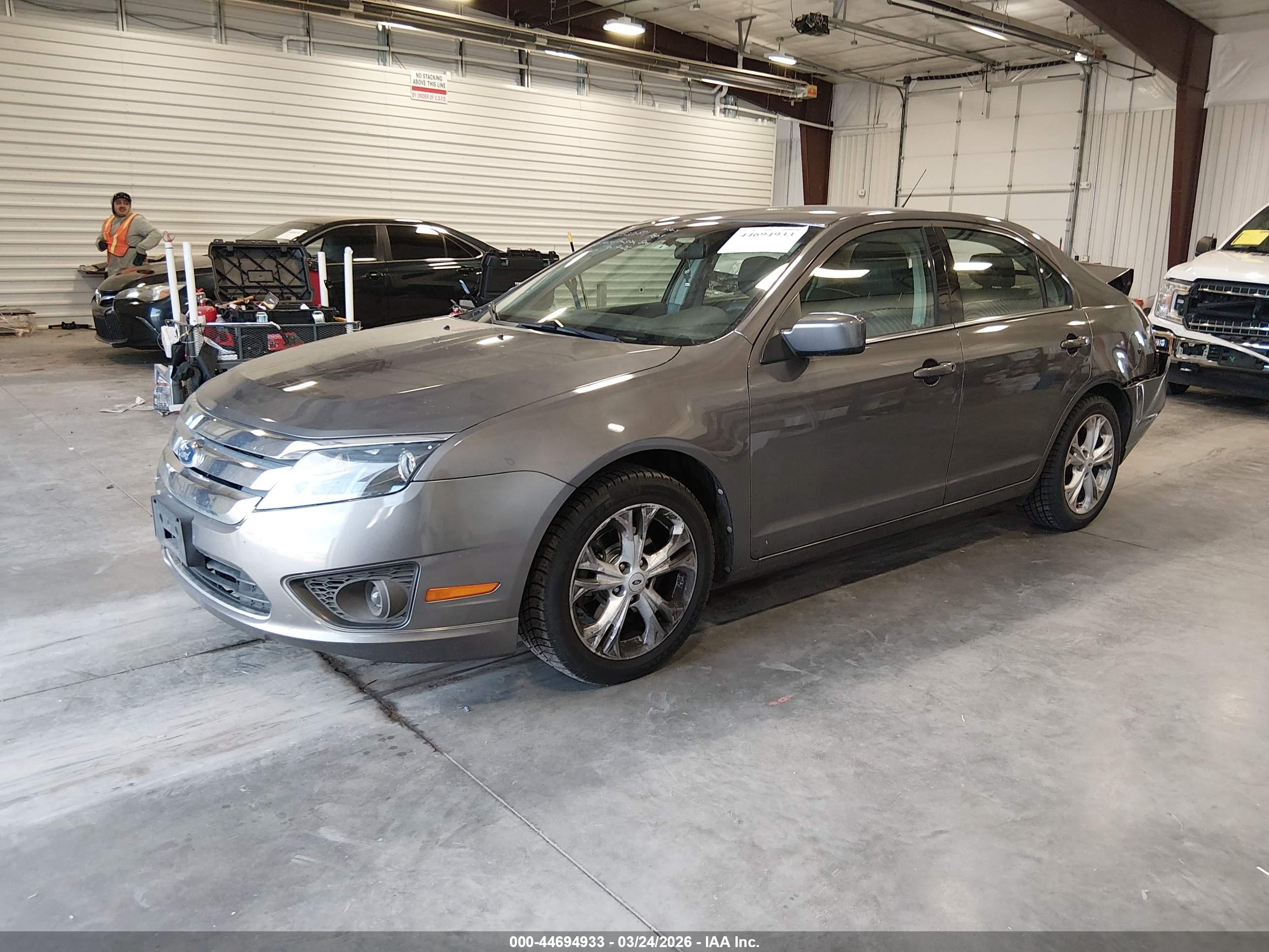 FORD FUSION image 2