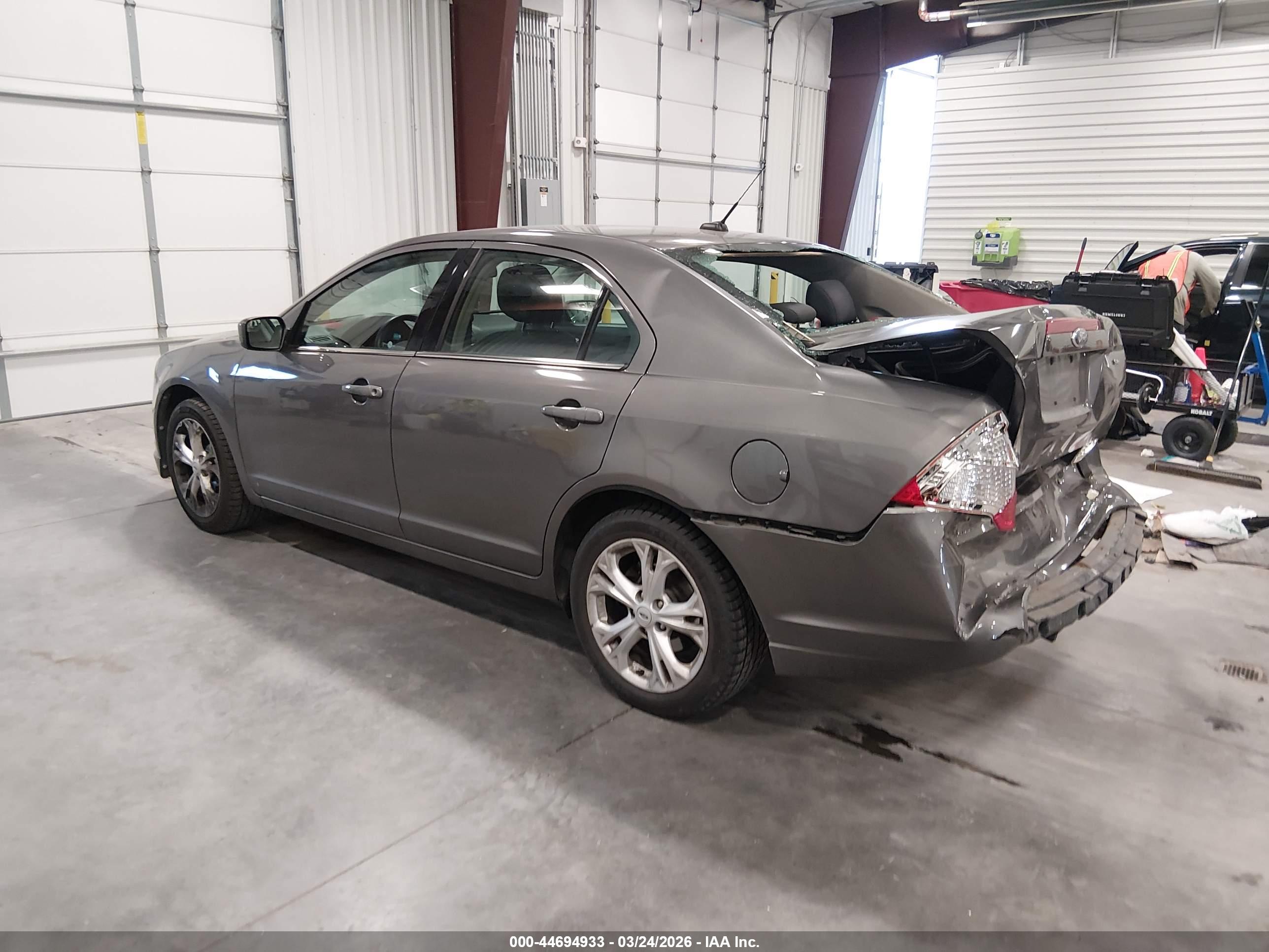 FORD FUSION image 3