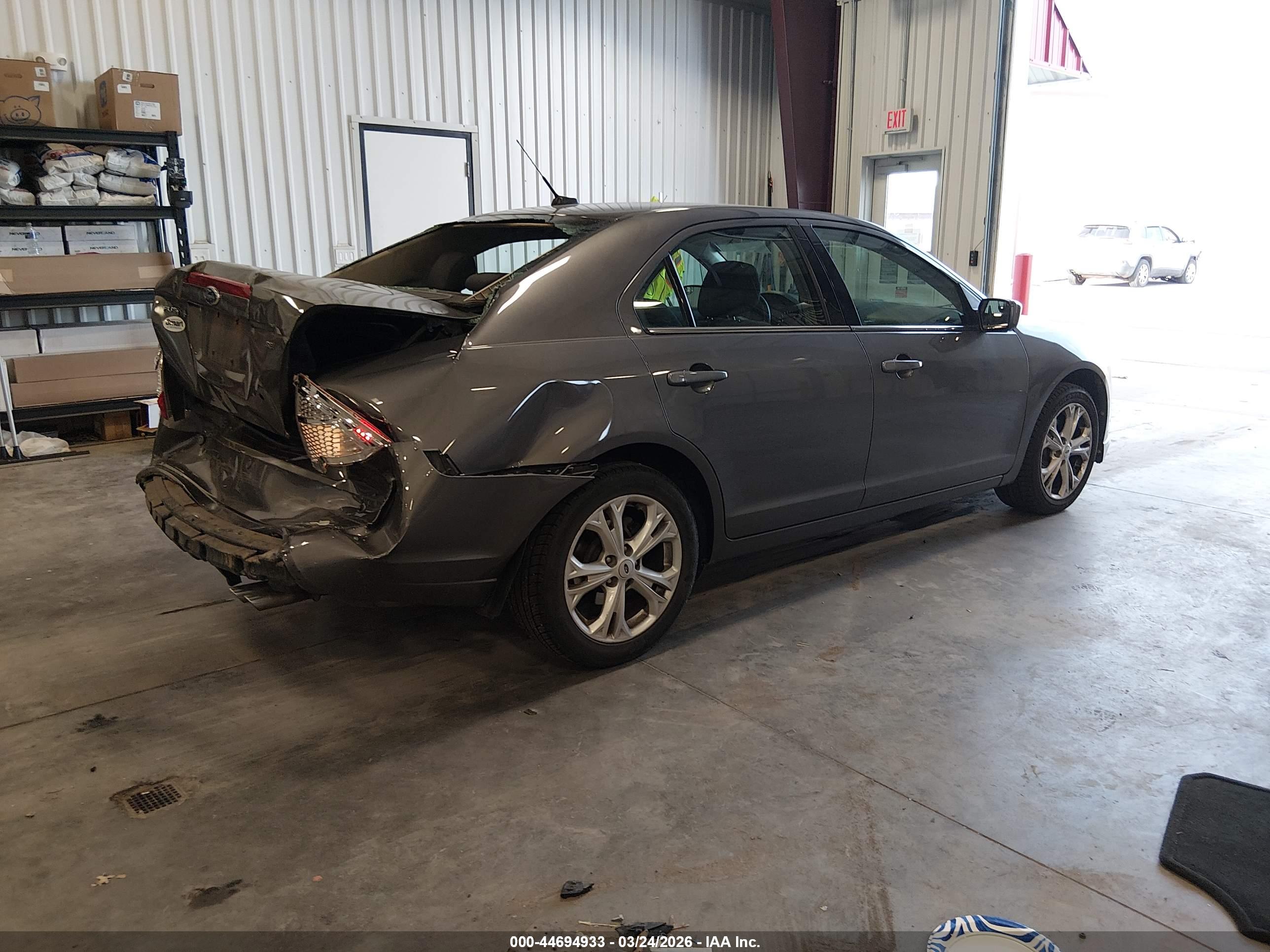 FORD FUSION image 4