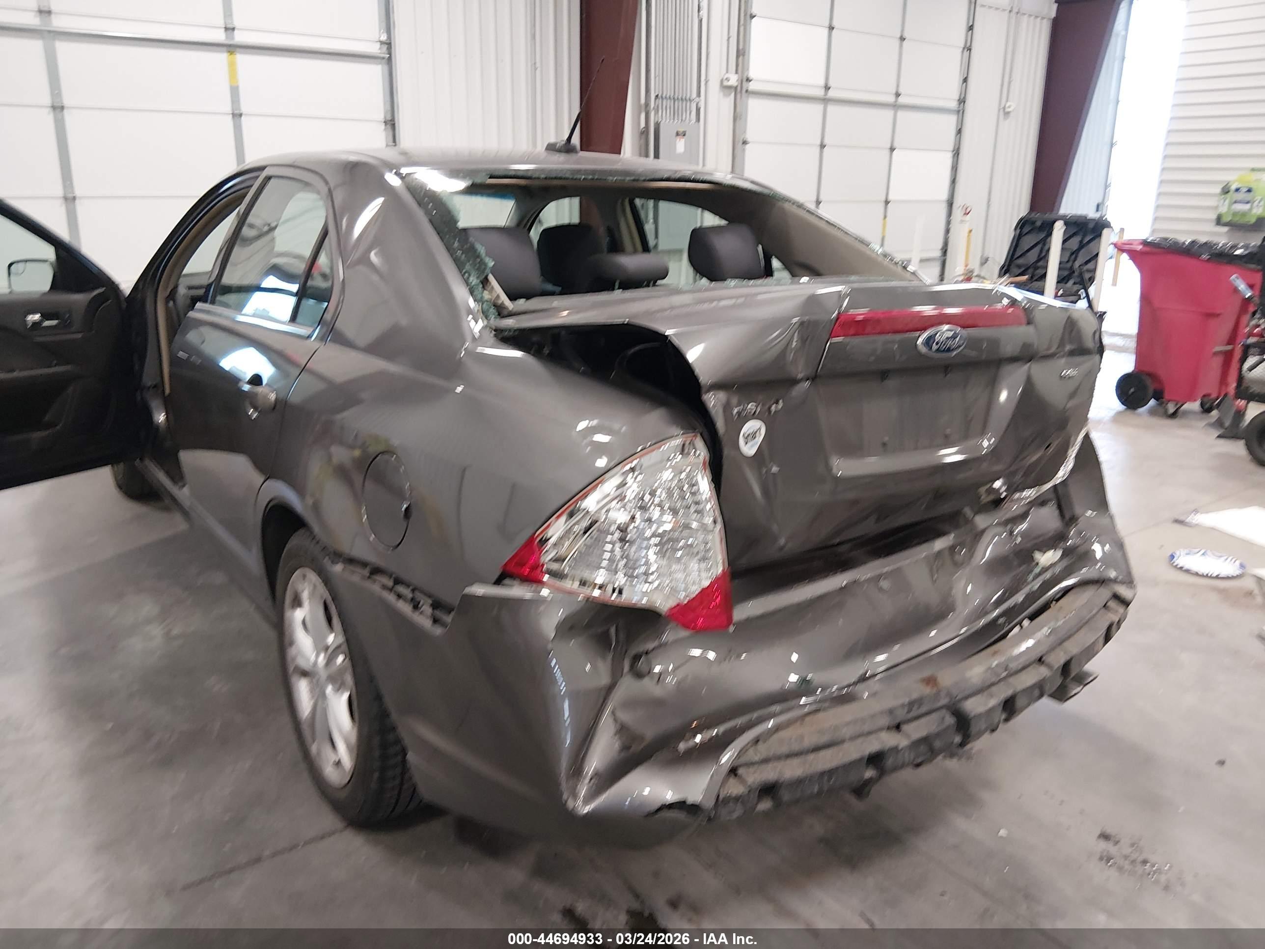 FORD FUSION image 6