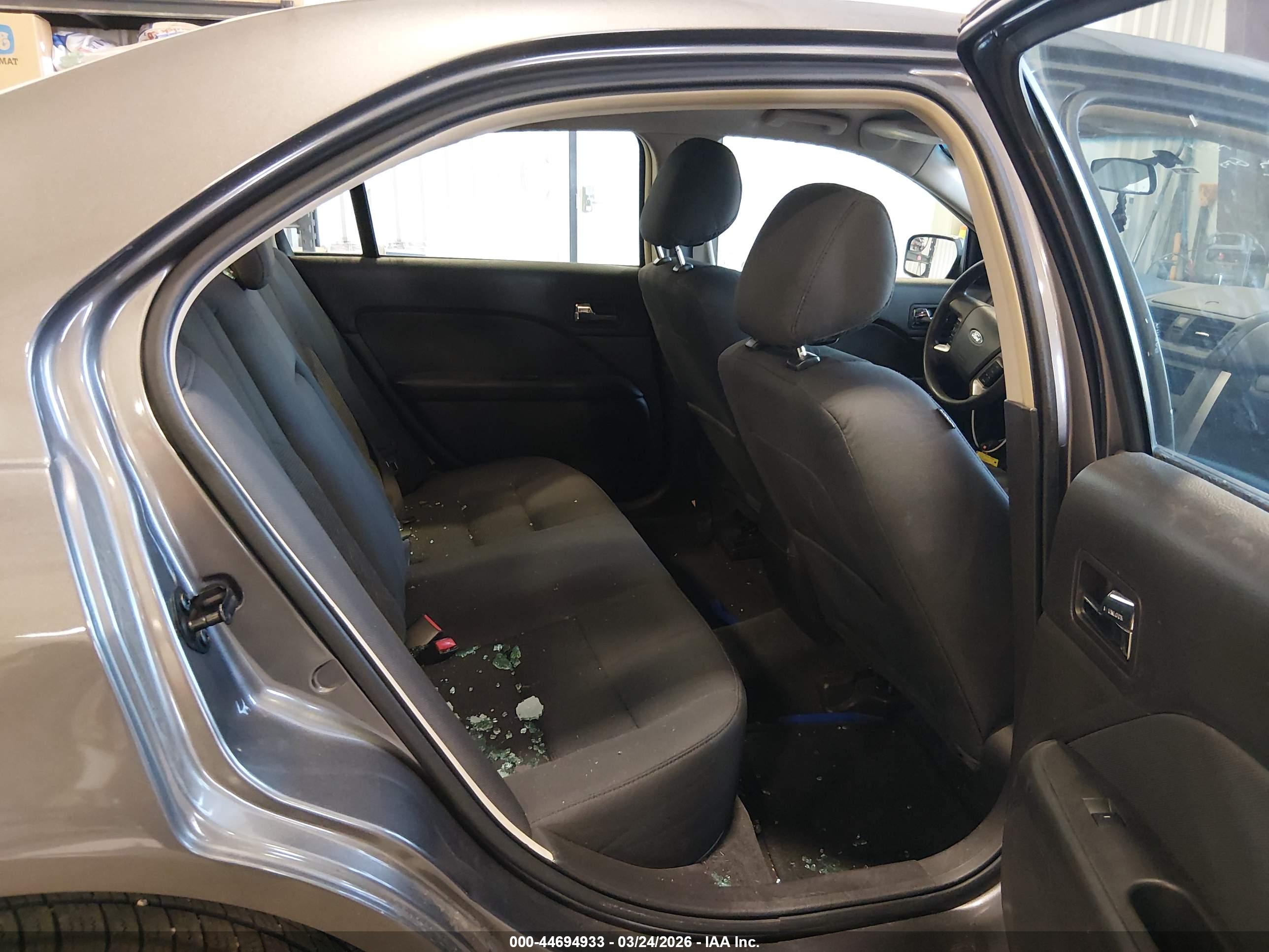 FORD FUSION image 8