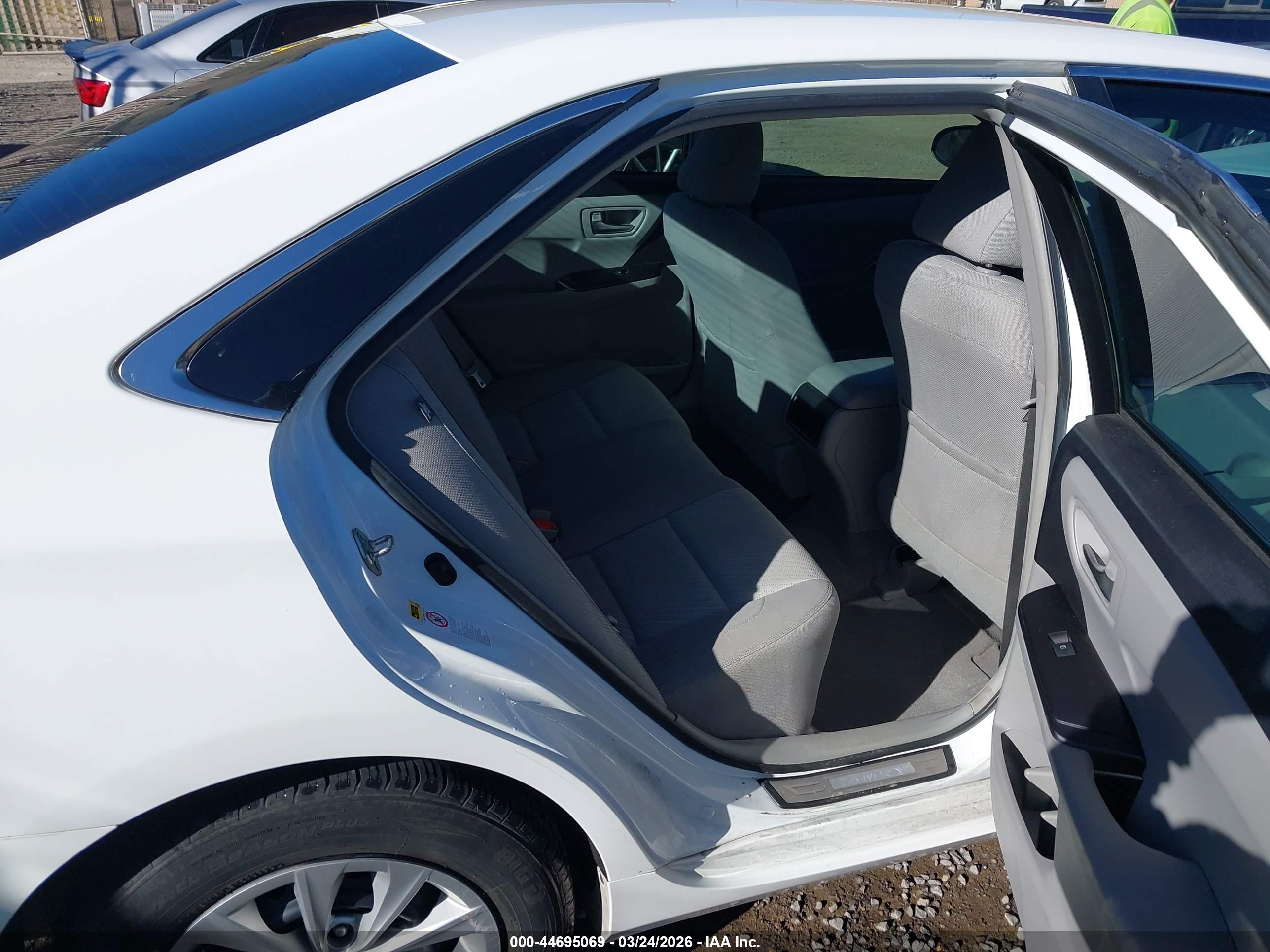 TOYOTA CAMRY image 8