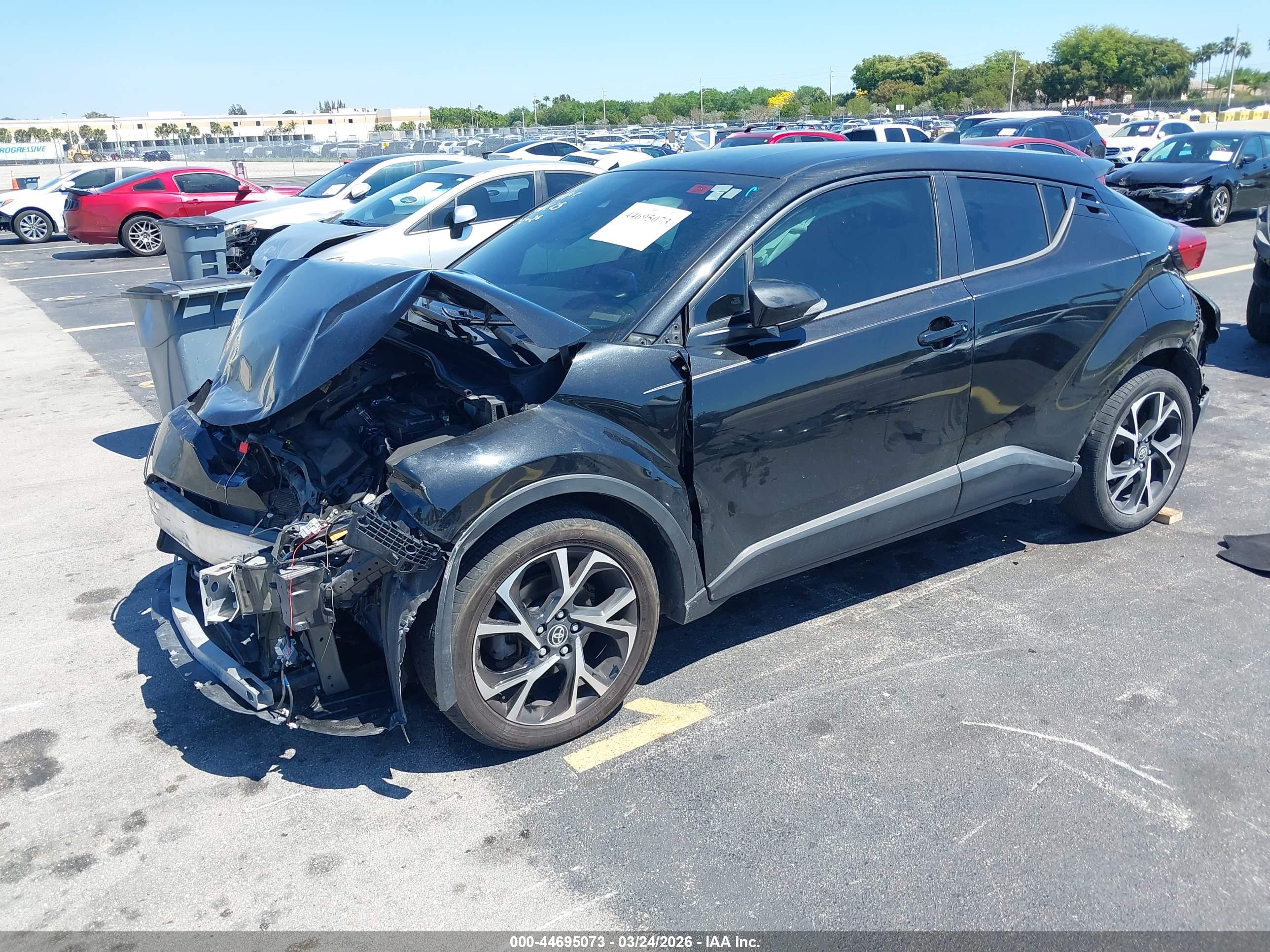 TOYOTA C-HR image 2