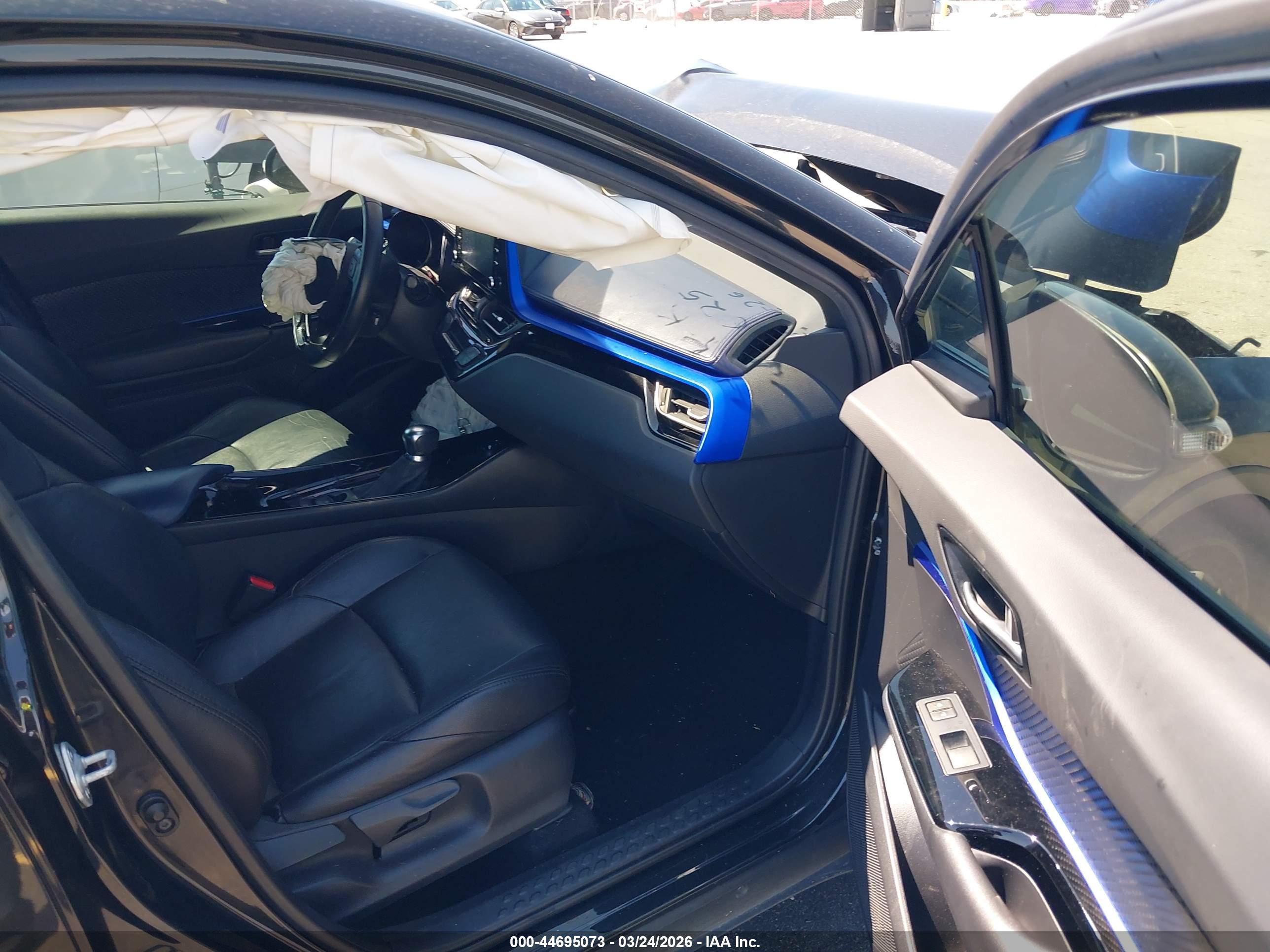 TOYOTA C-HR image 5