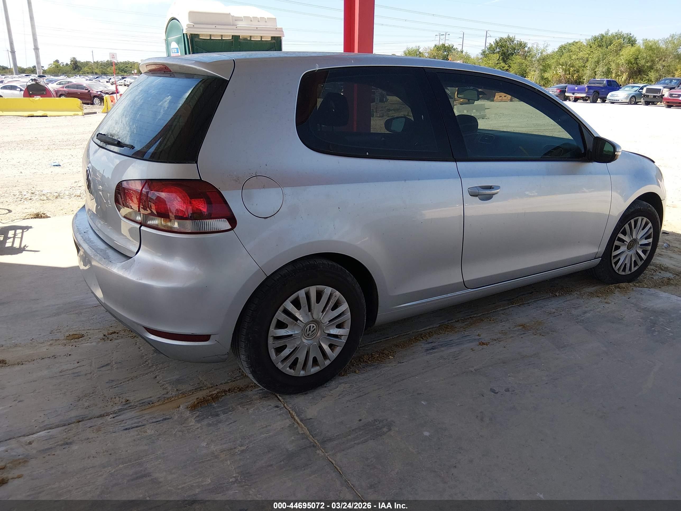 VOLKSWAGEN GOLF image 4