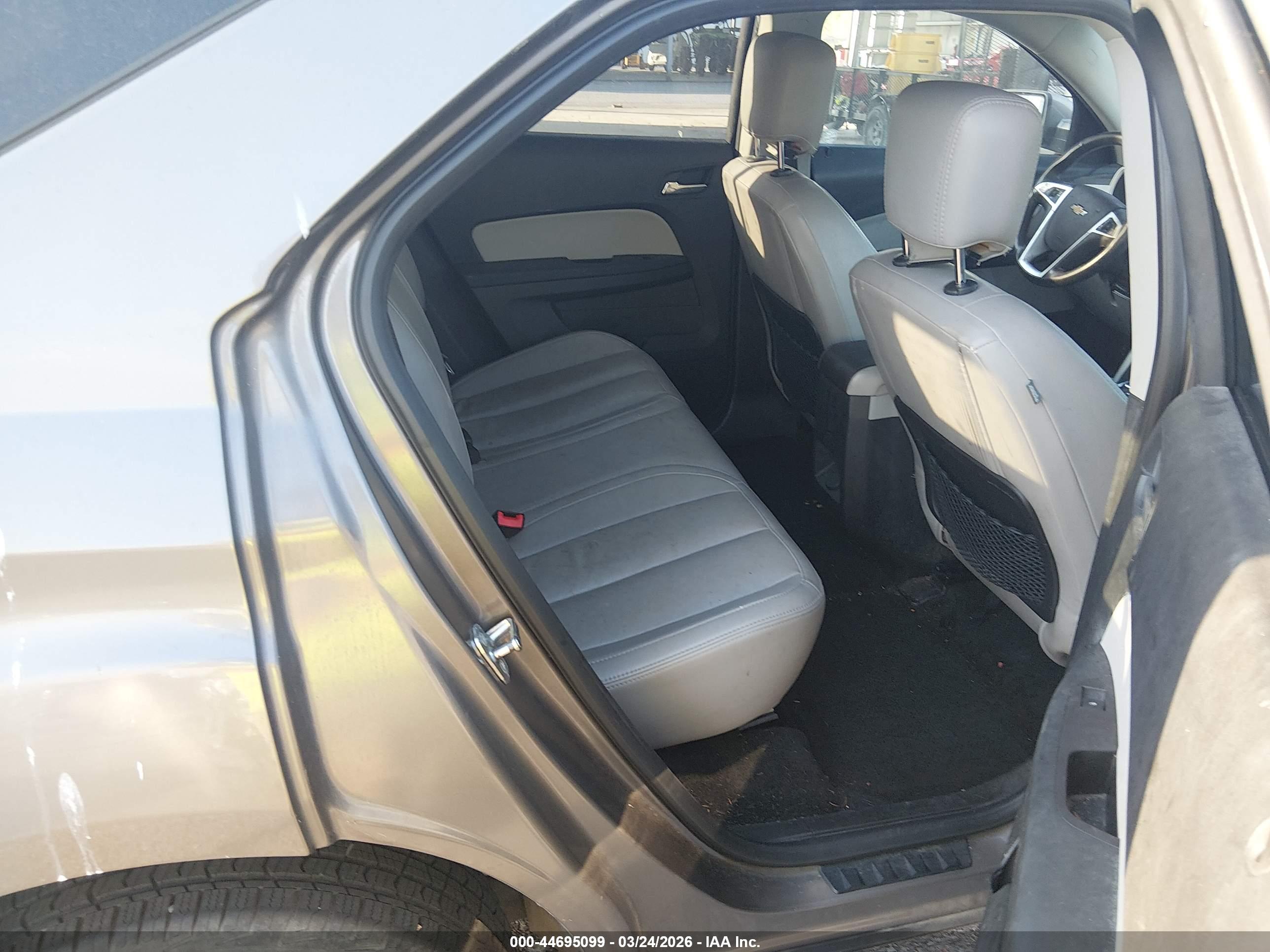 CHEVROLET EQUINOX image 8