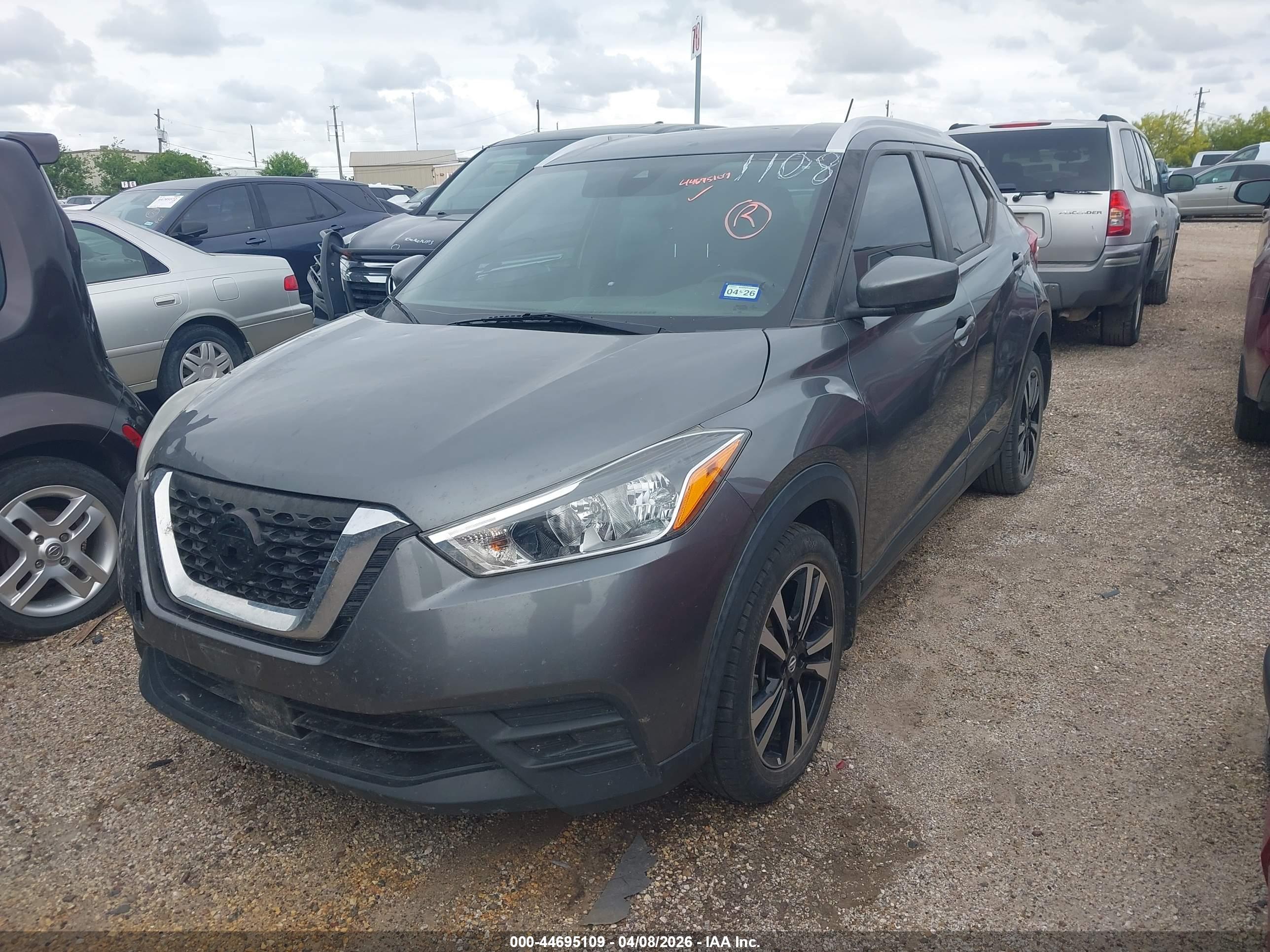 NISSAN KICKS image 2