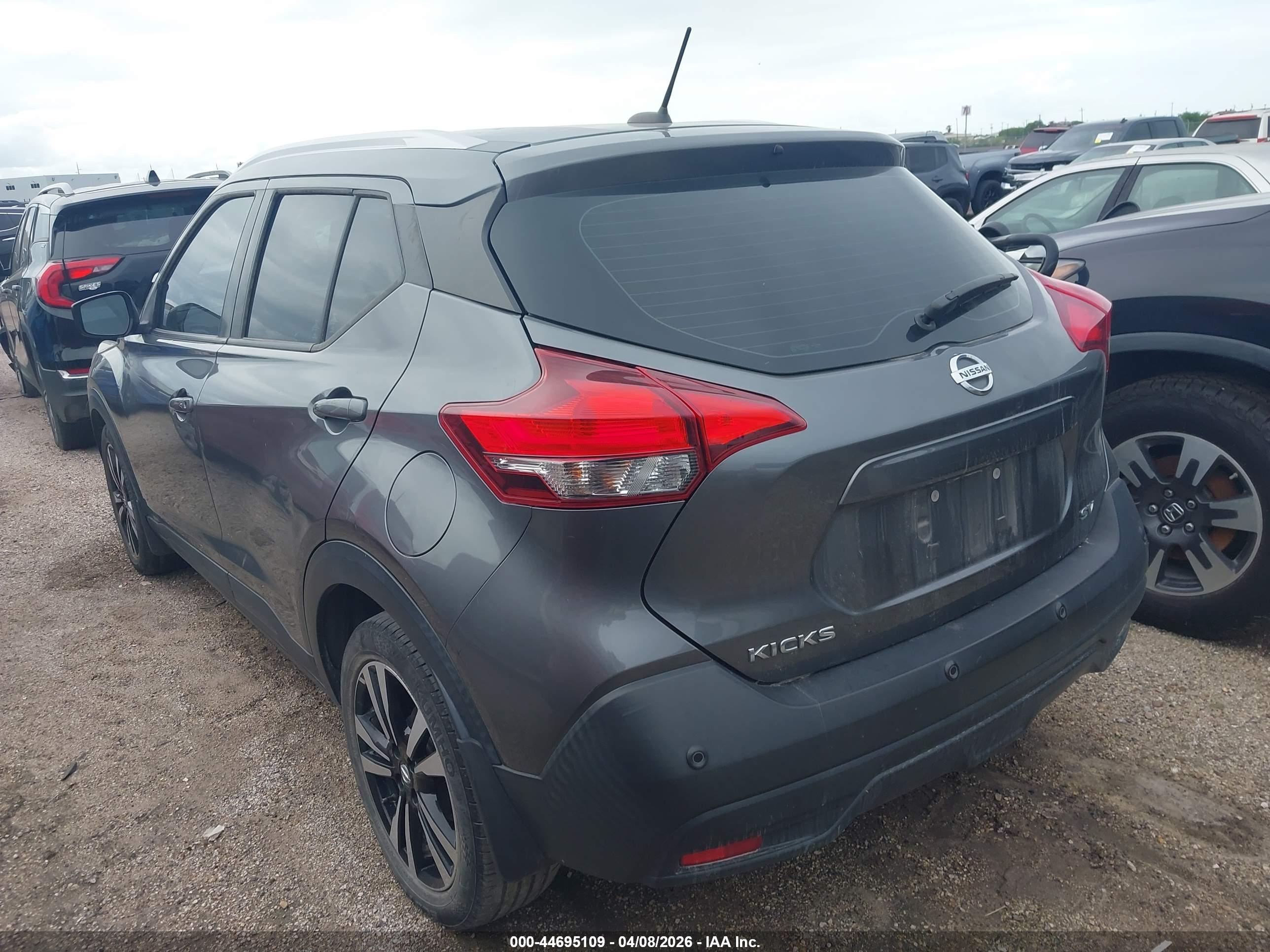 NISSAN KICKS image 3