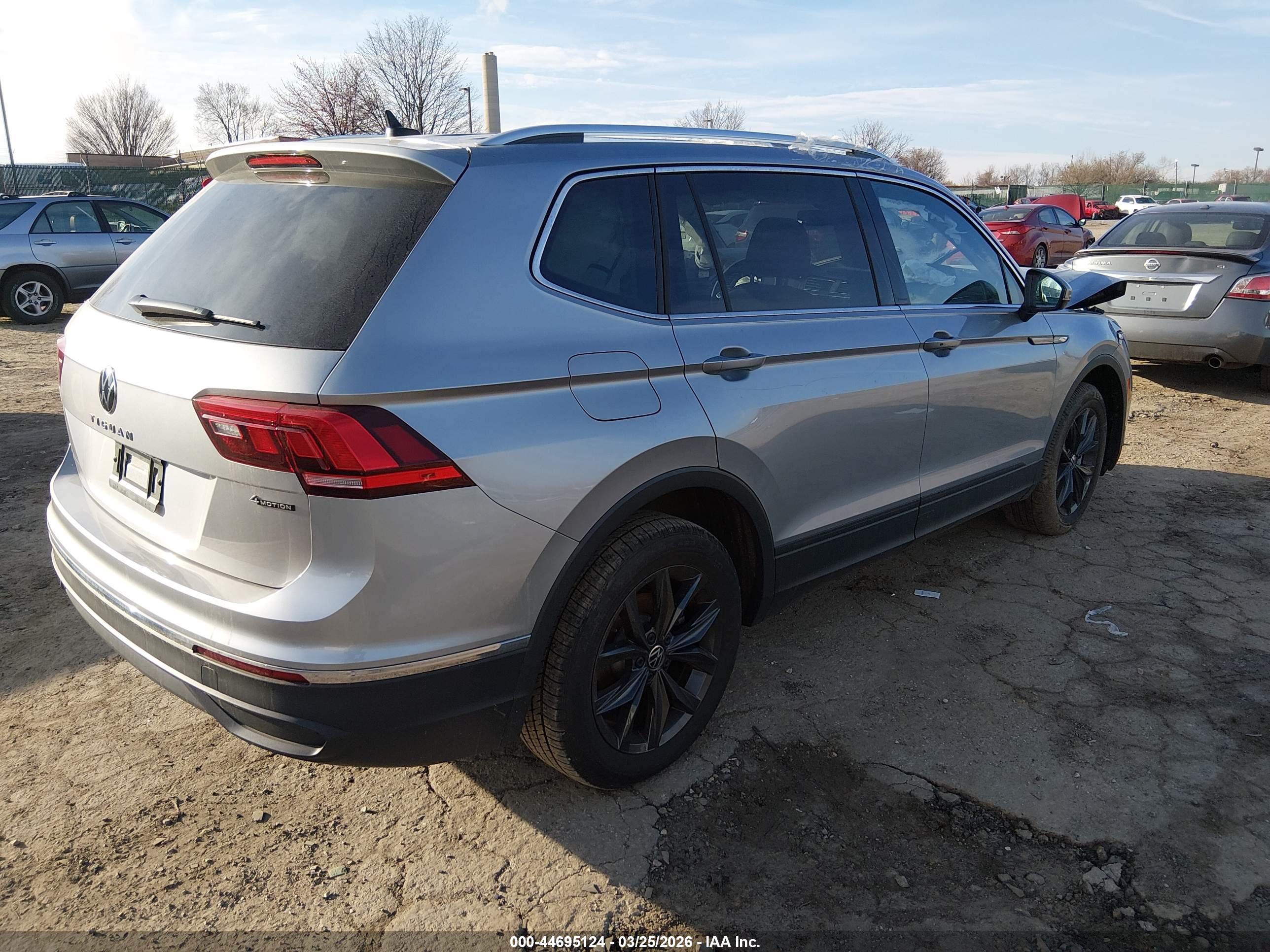VOLKSWAGEN TIGUAN image 4