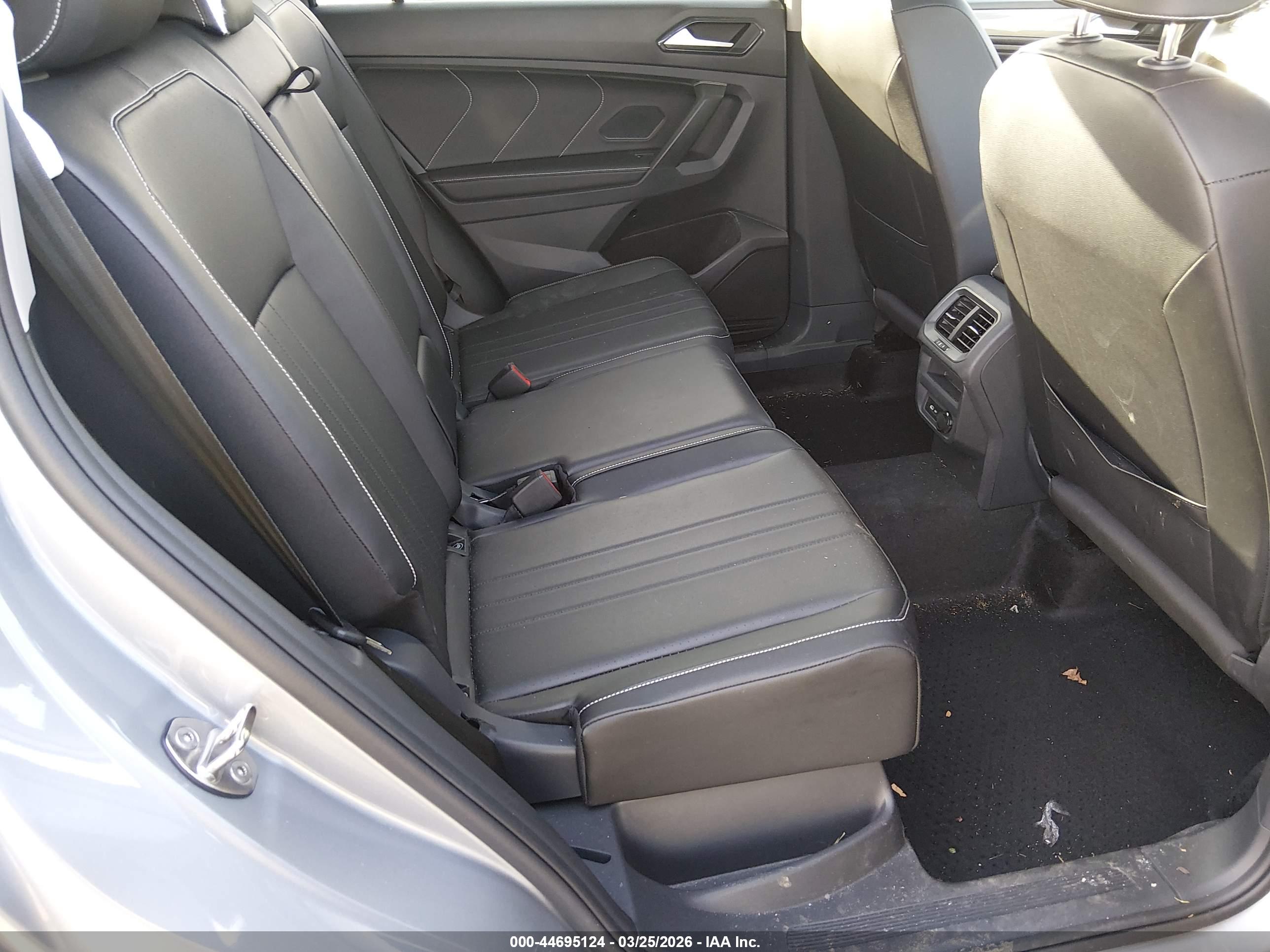 VOLKSWAGEN TIGUAN image 8