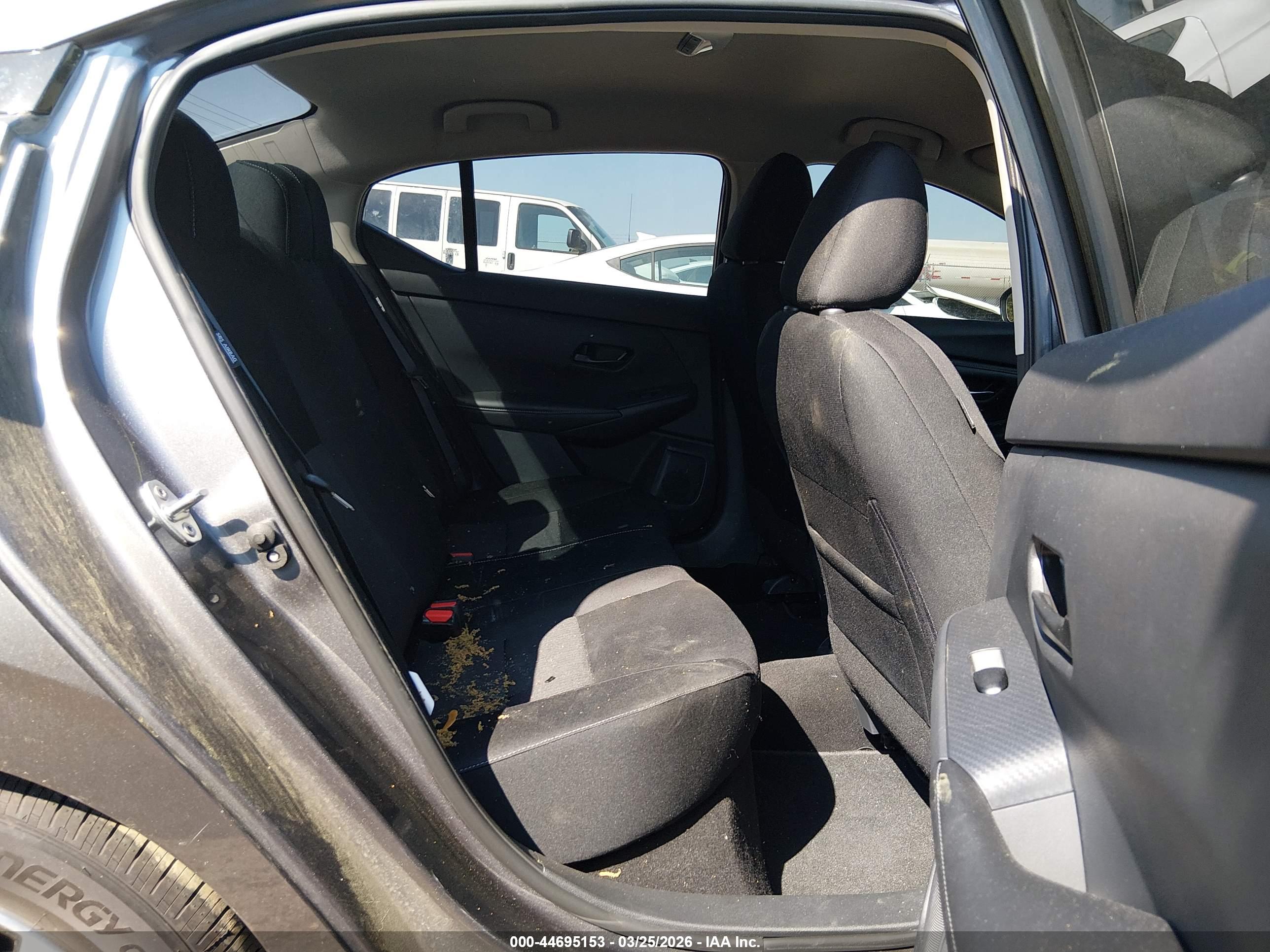 NISSAN SENTRA image 8