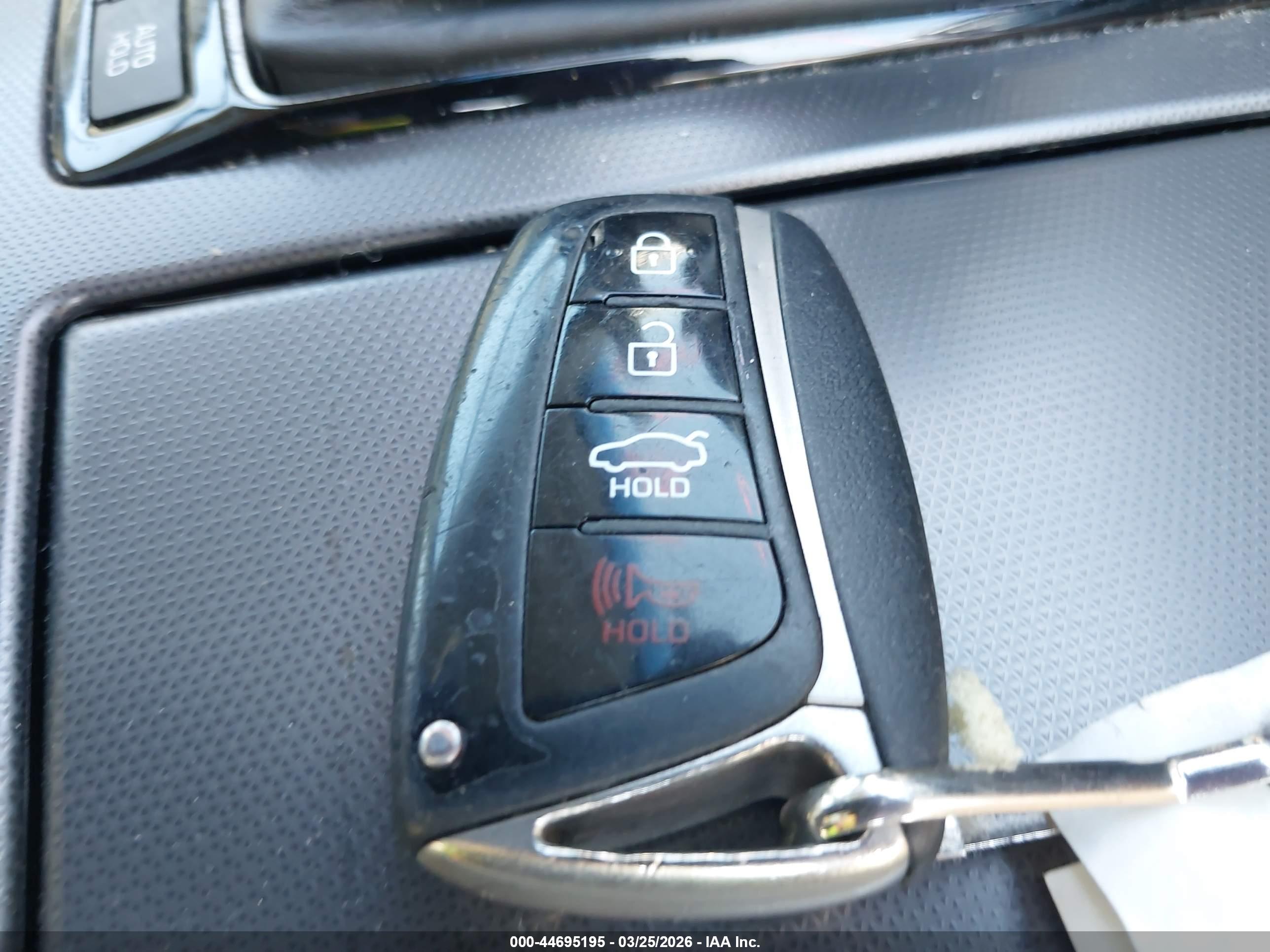 HYUNDAI GENESIS image 11