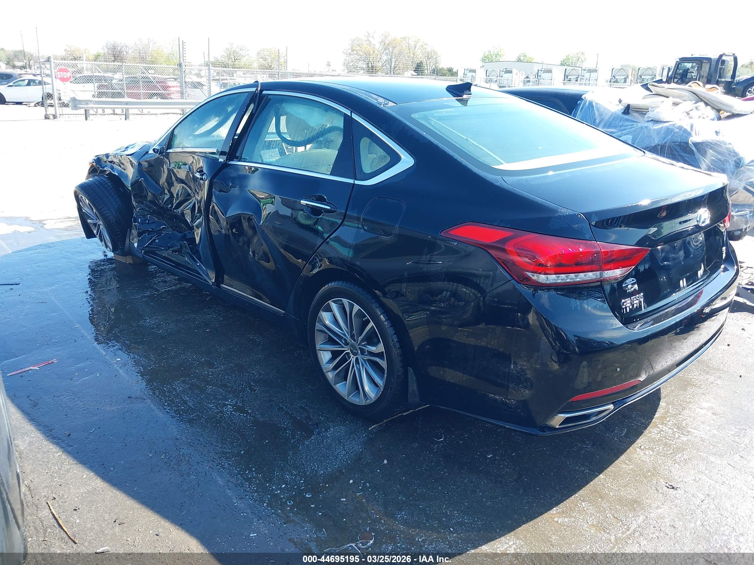 HYUNDAI GENESIS image 3
