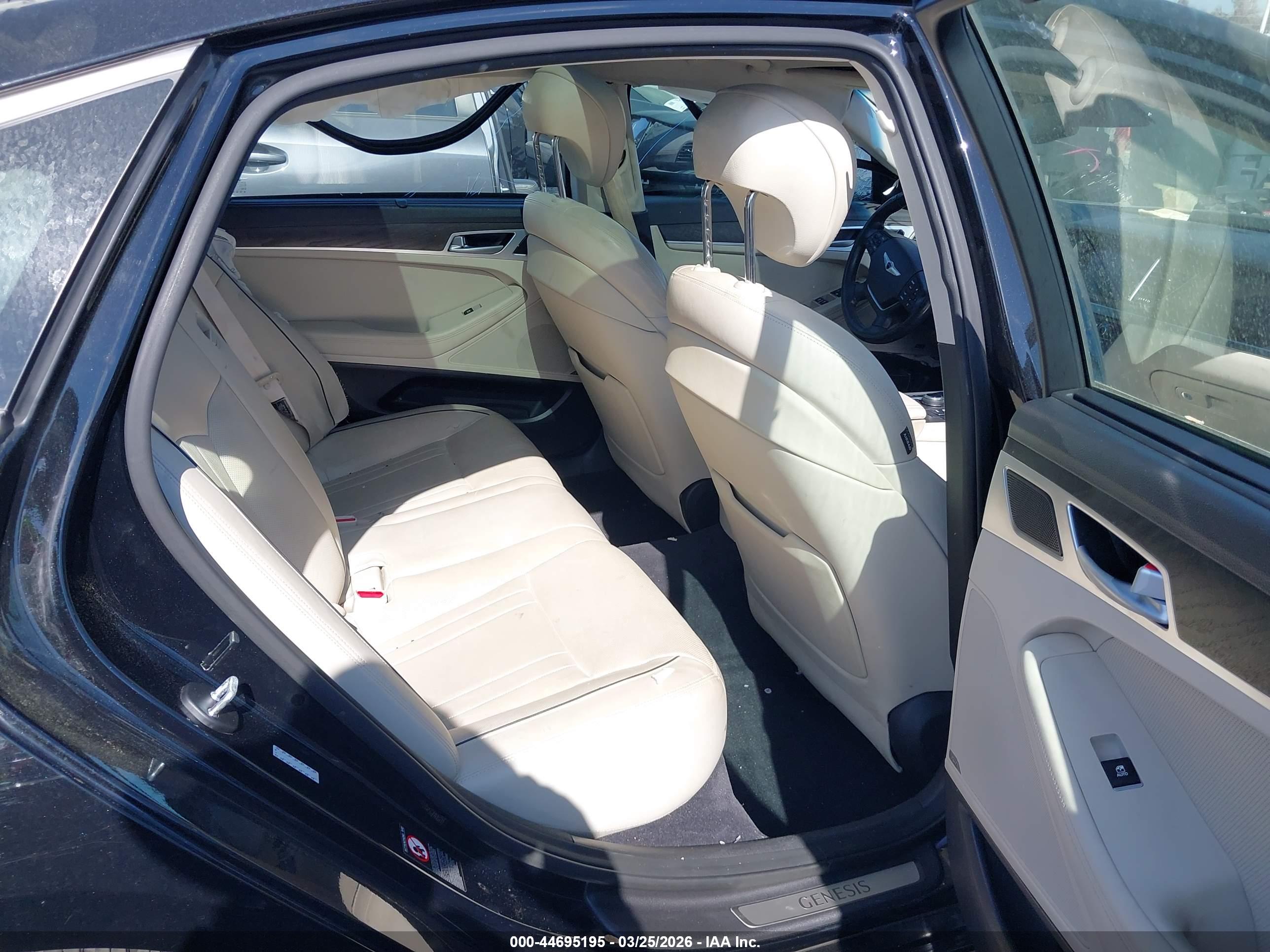 HYUNDAI GENESIS image 8