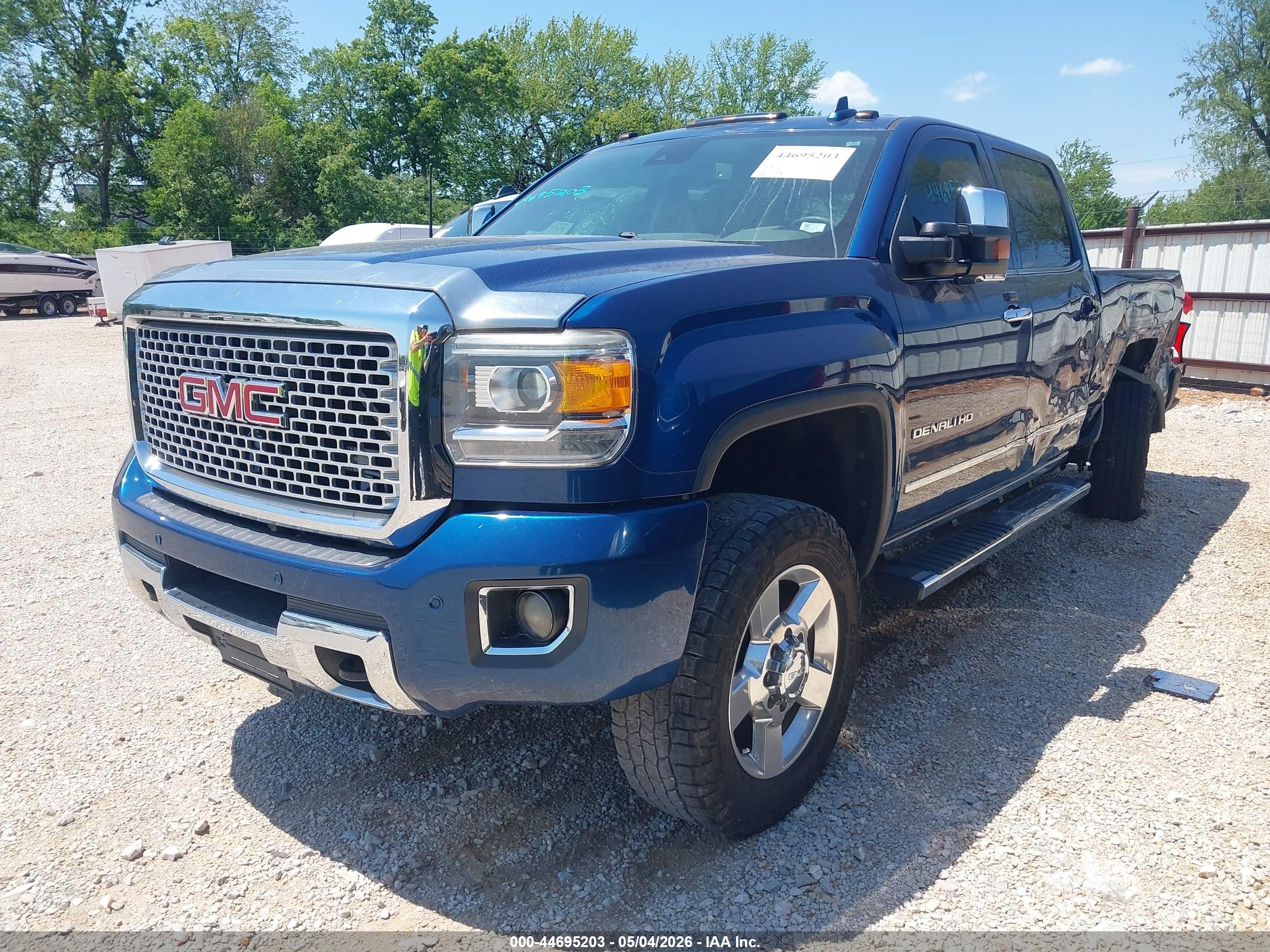 GMC SIERRA image 2