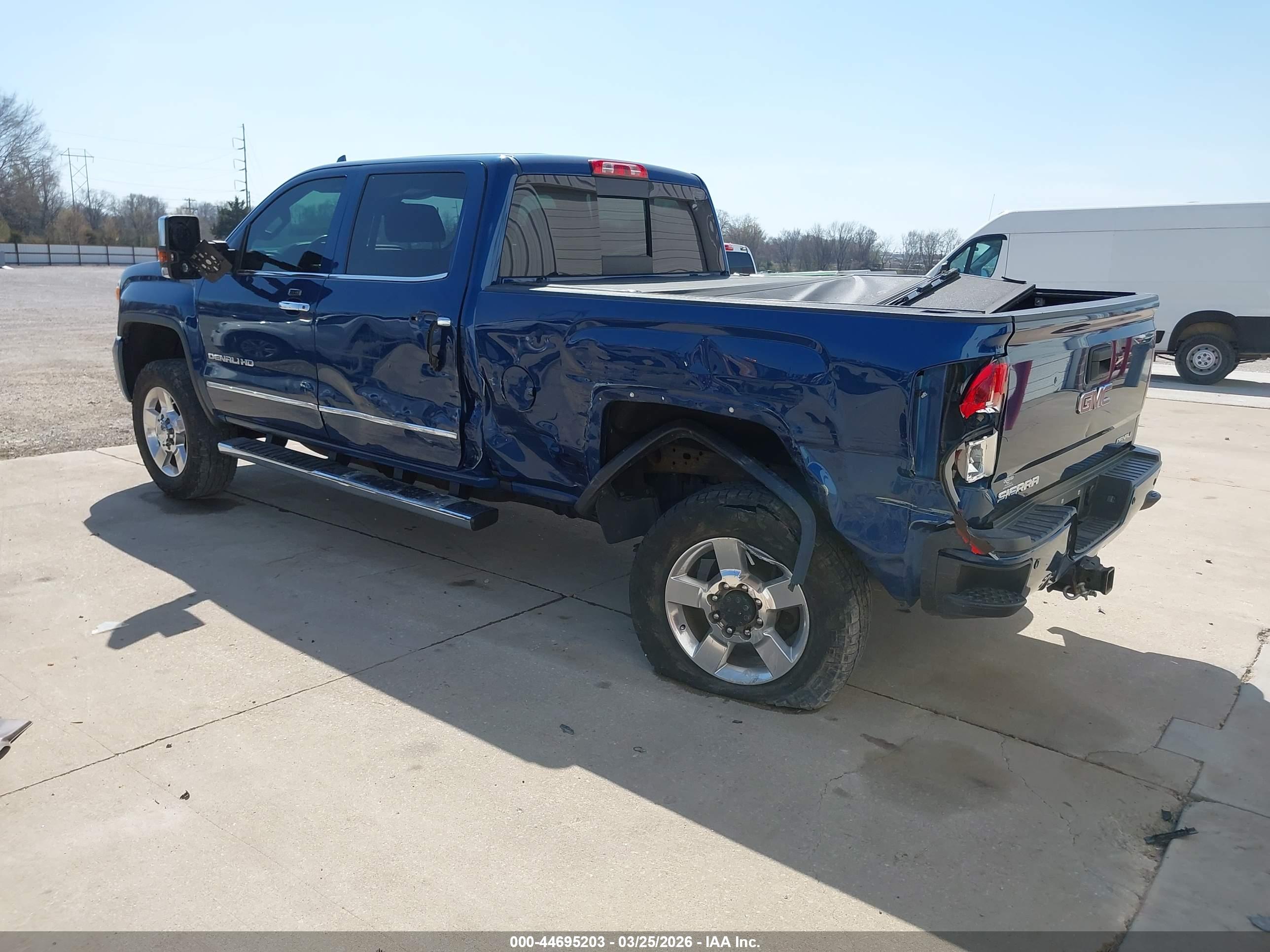 GMC SIERRA image 3
