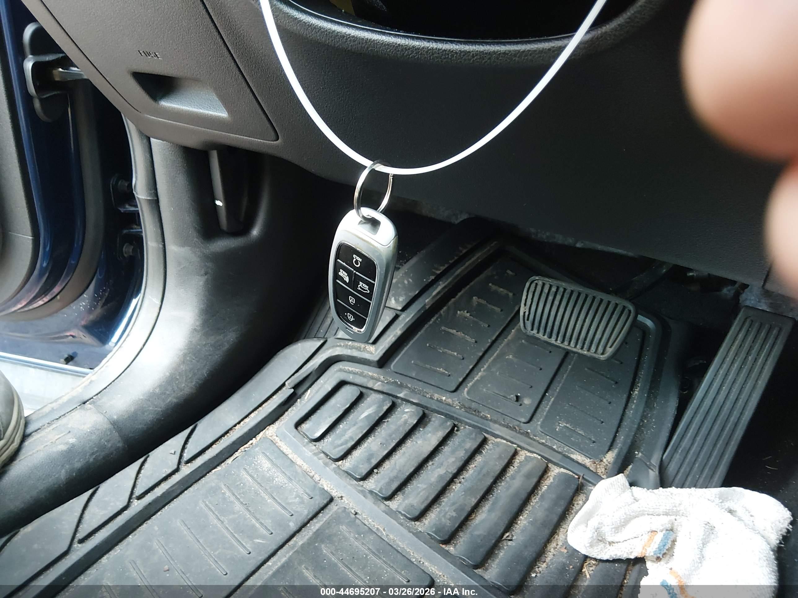 HYUNDAI SANTA image 11