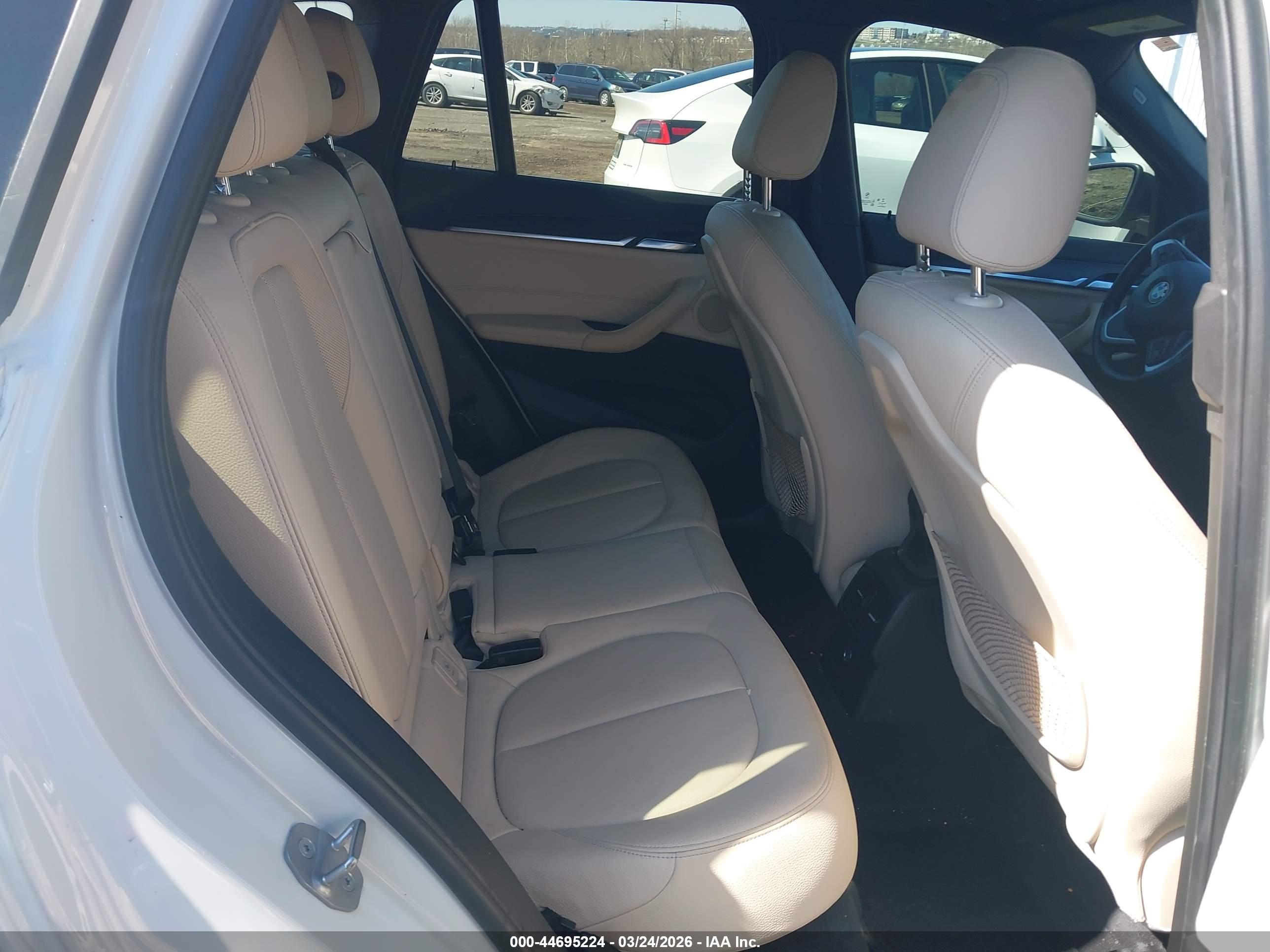 BMW X1 image 8