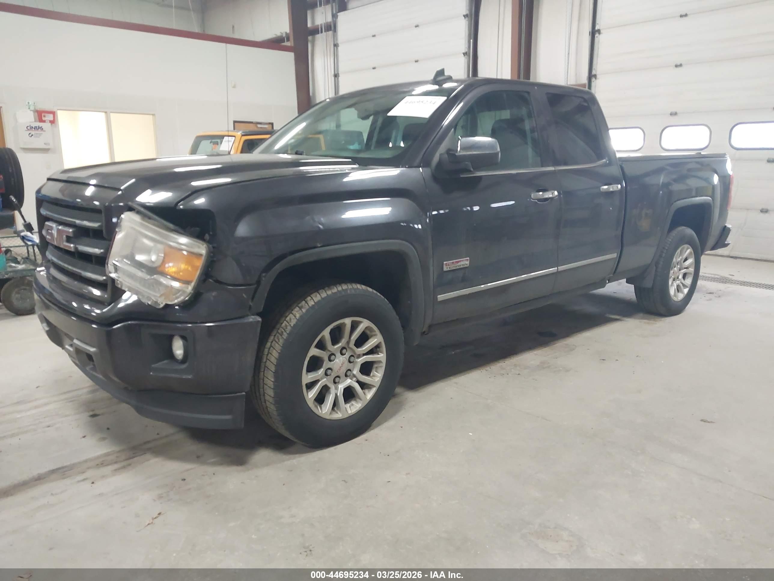 GMC SIERRA image 2