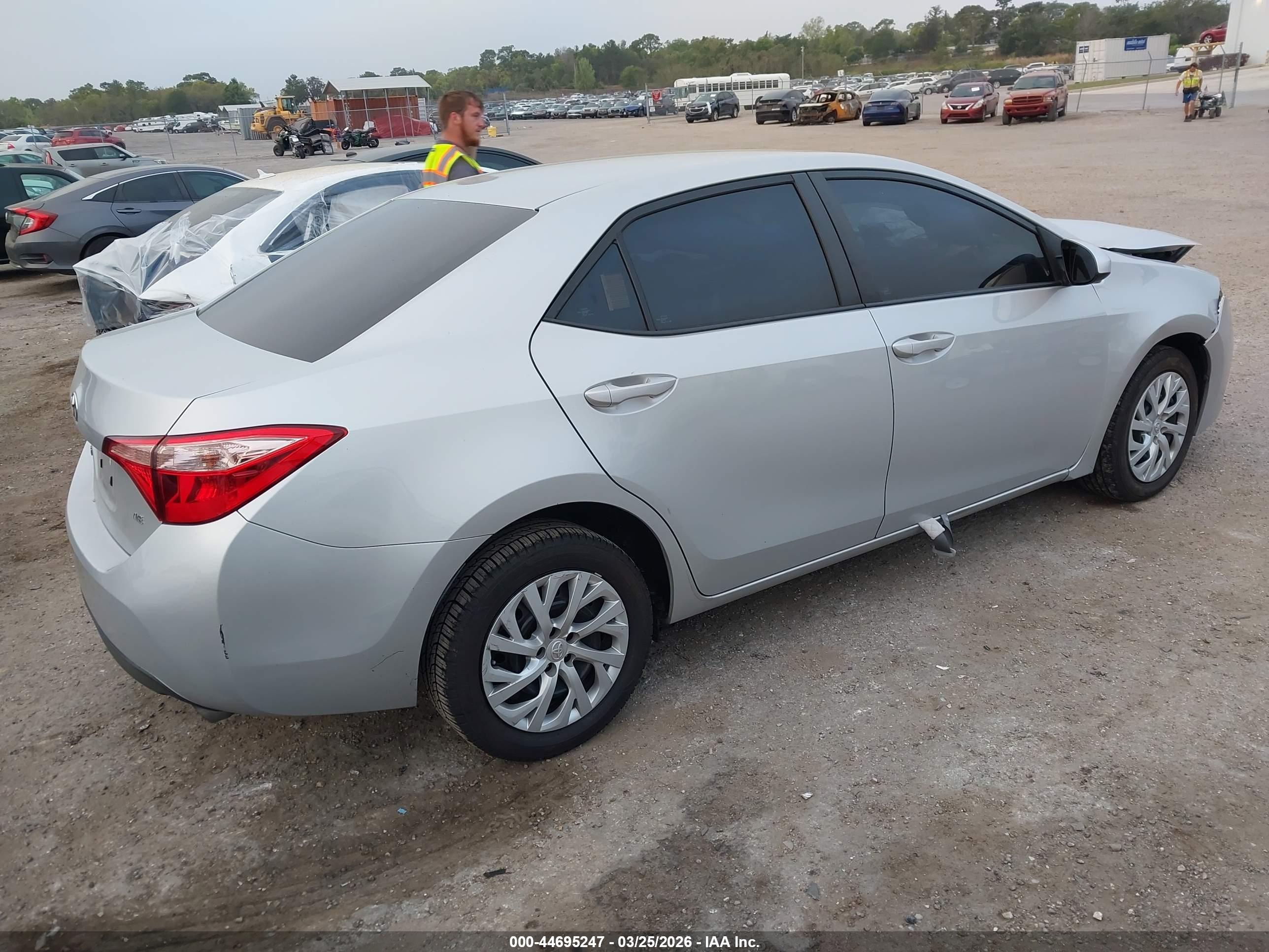 TOYOTA COROLLA image 4