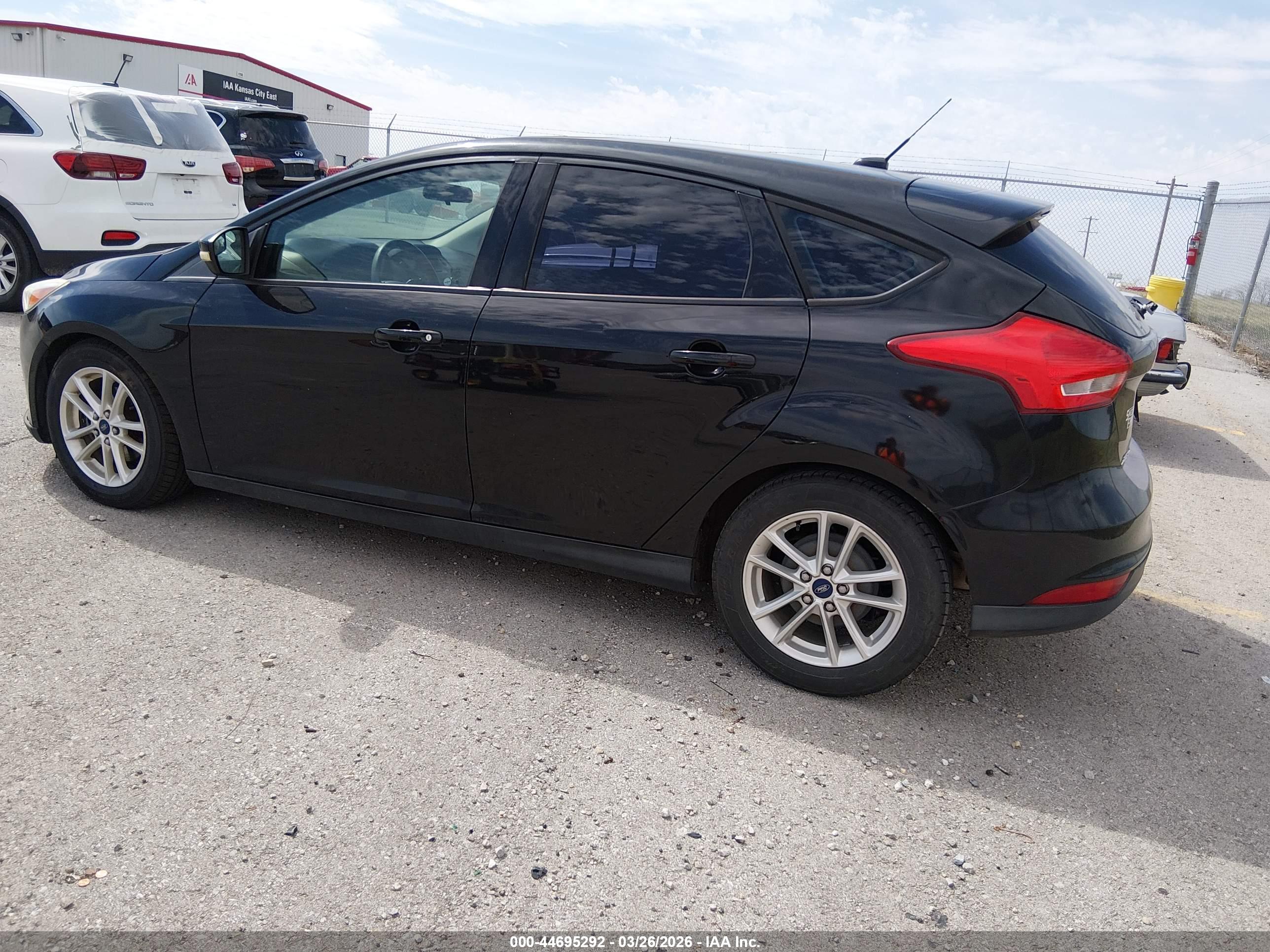 FORD FOCUS image 3