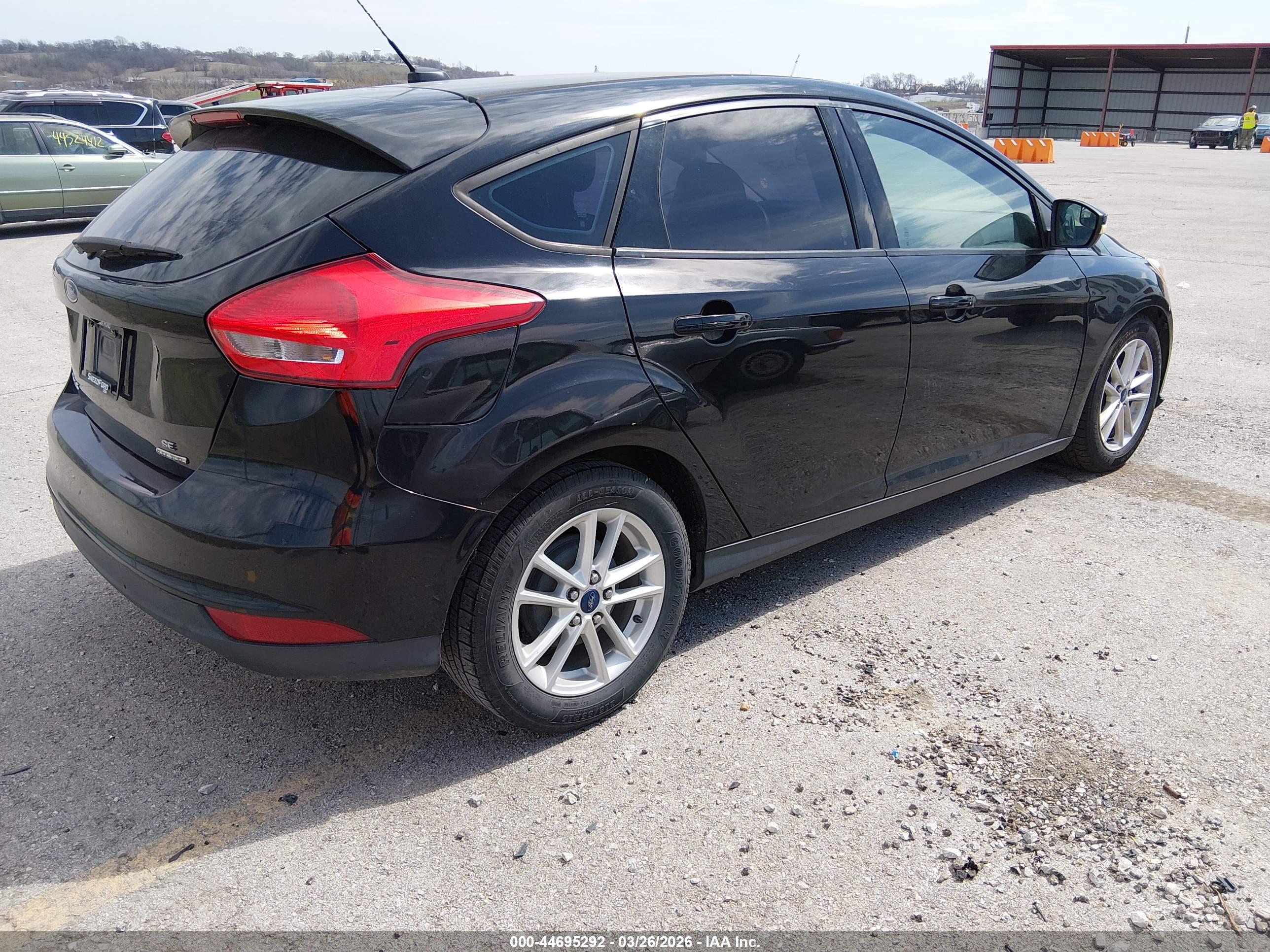 FORD FOCUS image 4