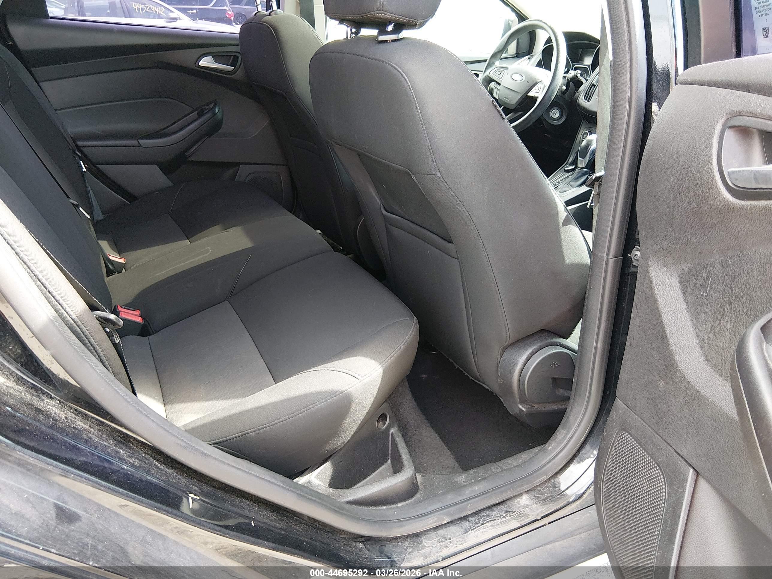 FORD FOCUS image 8