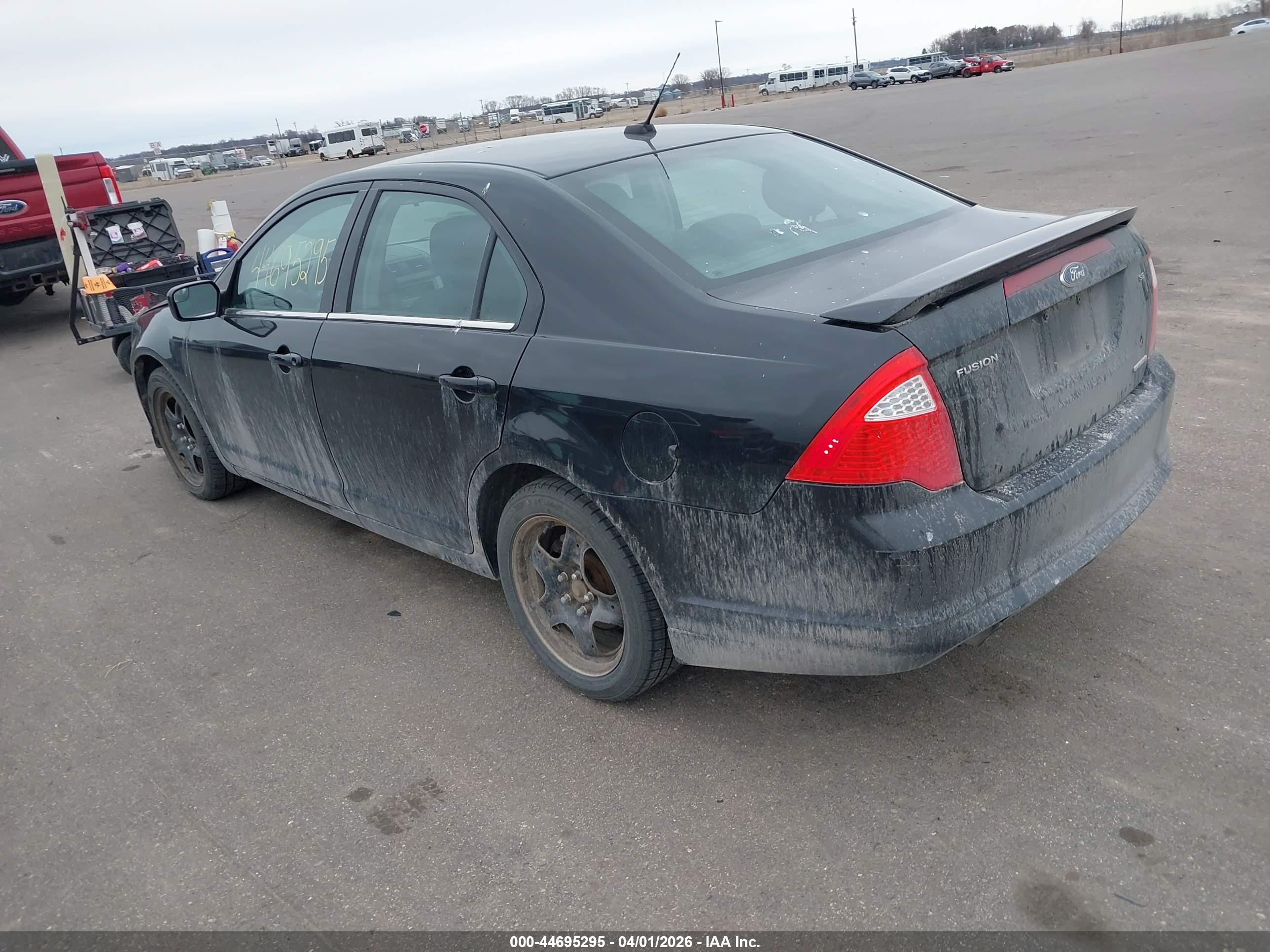 FORD FUSION image 3