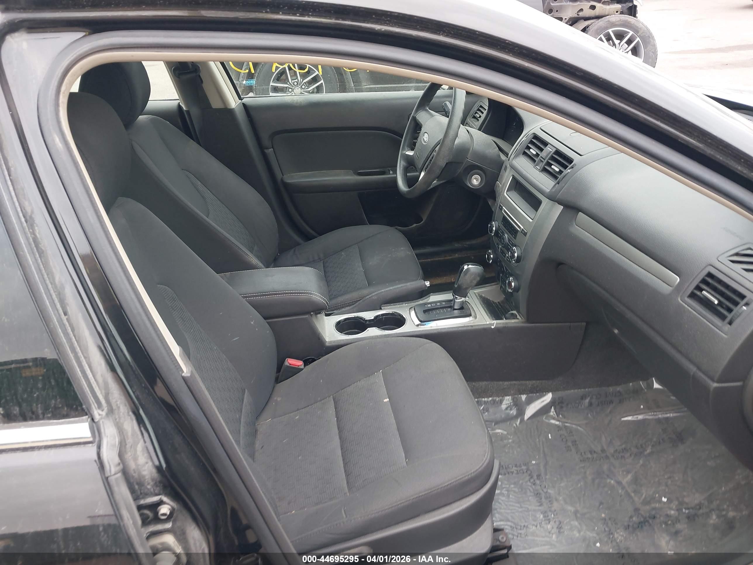 FORD FUSION image 5