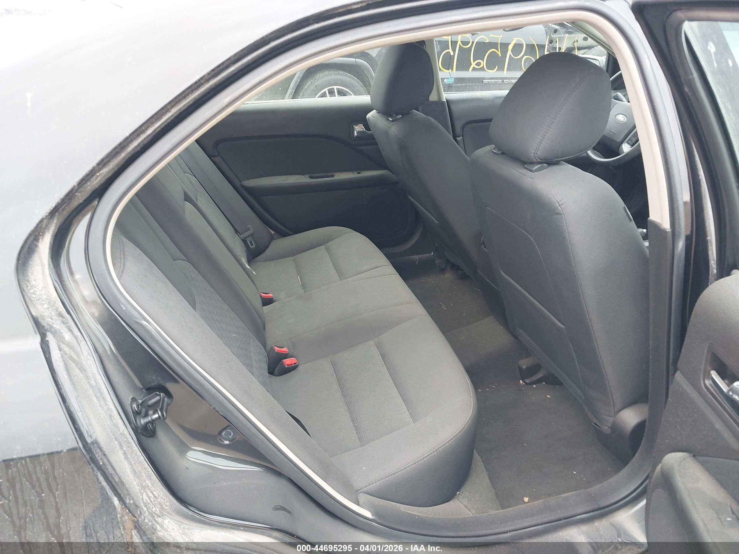 FORD FUSION image 8