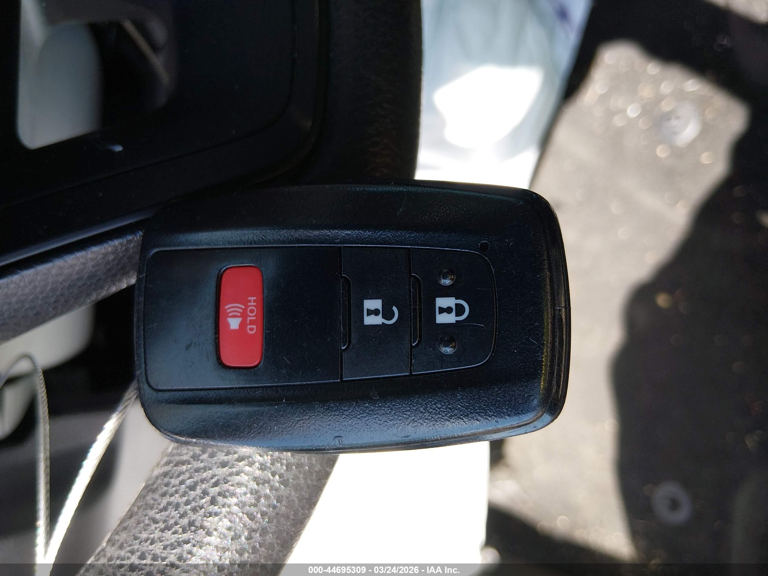 TOYOTA RAV4 image 11