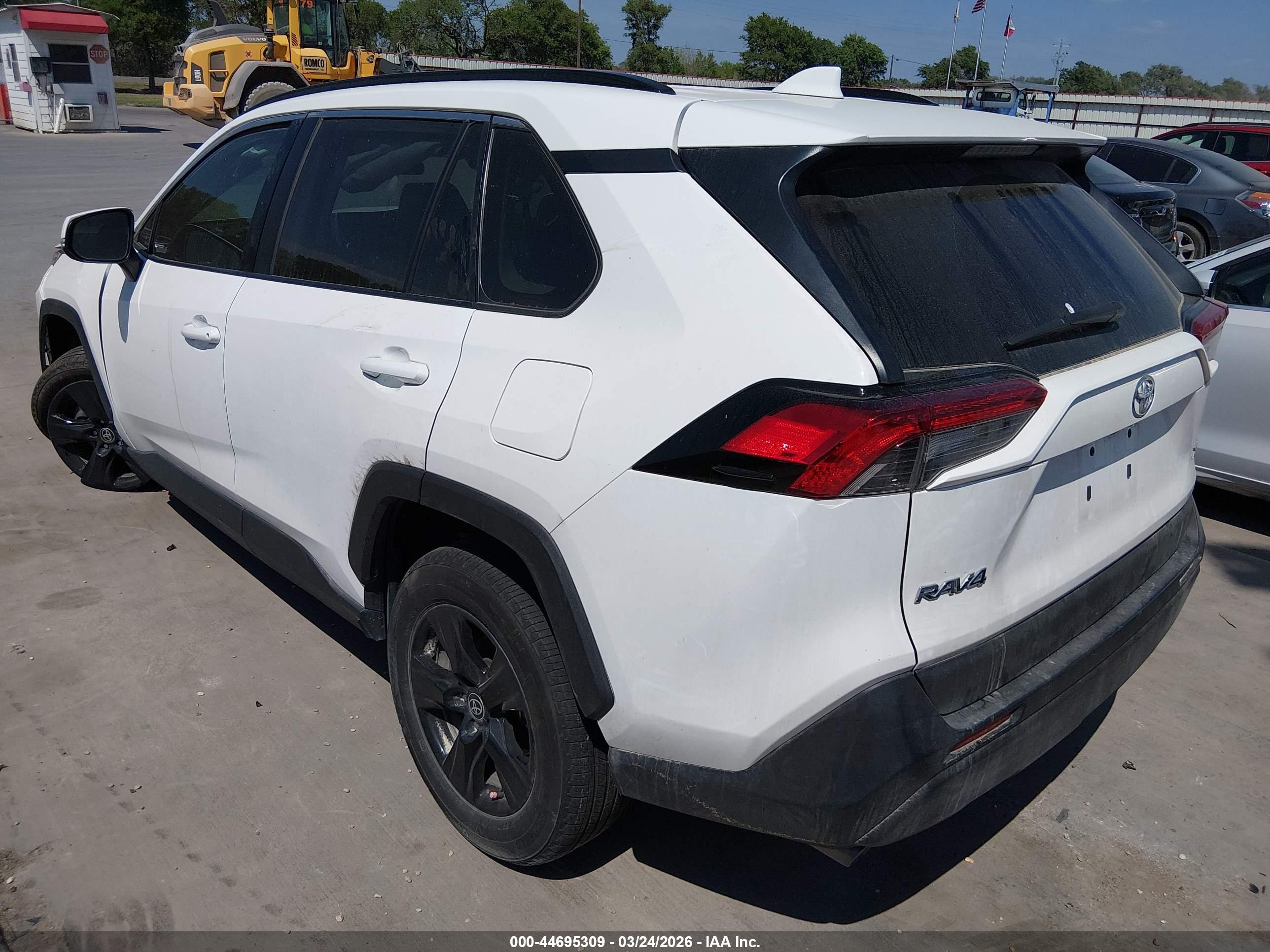 TOYOTA RAV4 image 3