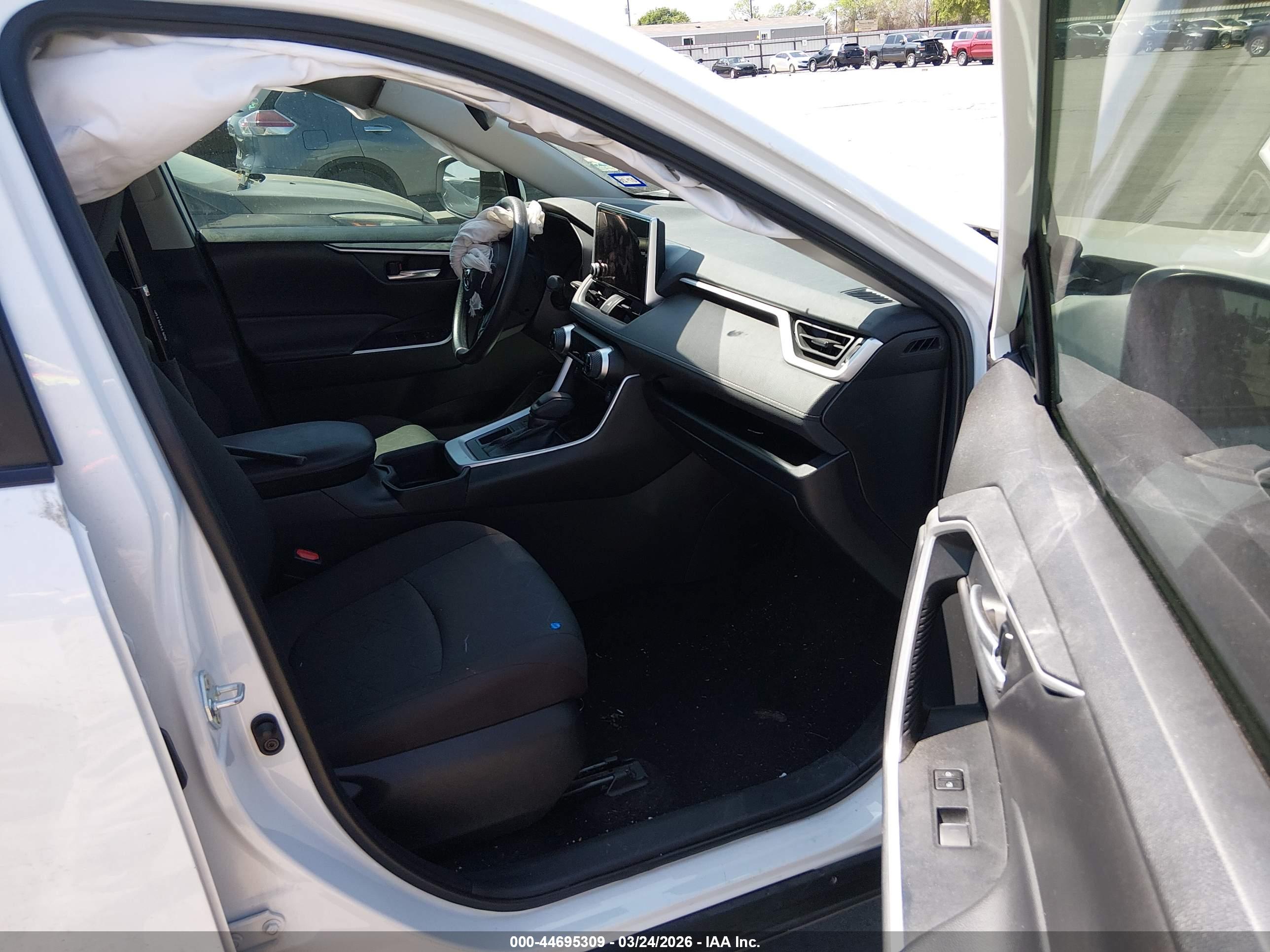 TOYOTA RAV4 image 5