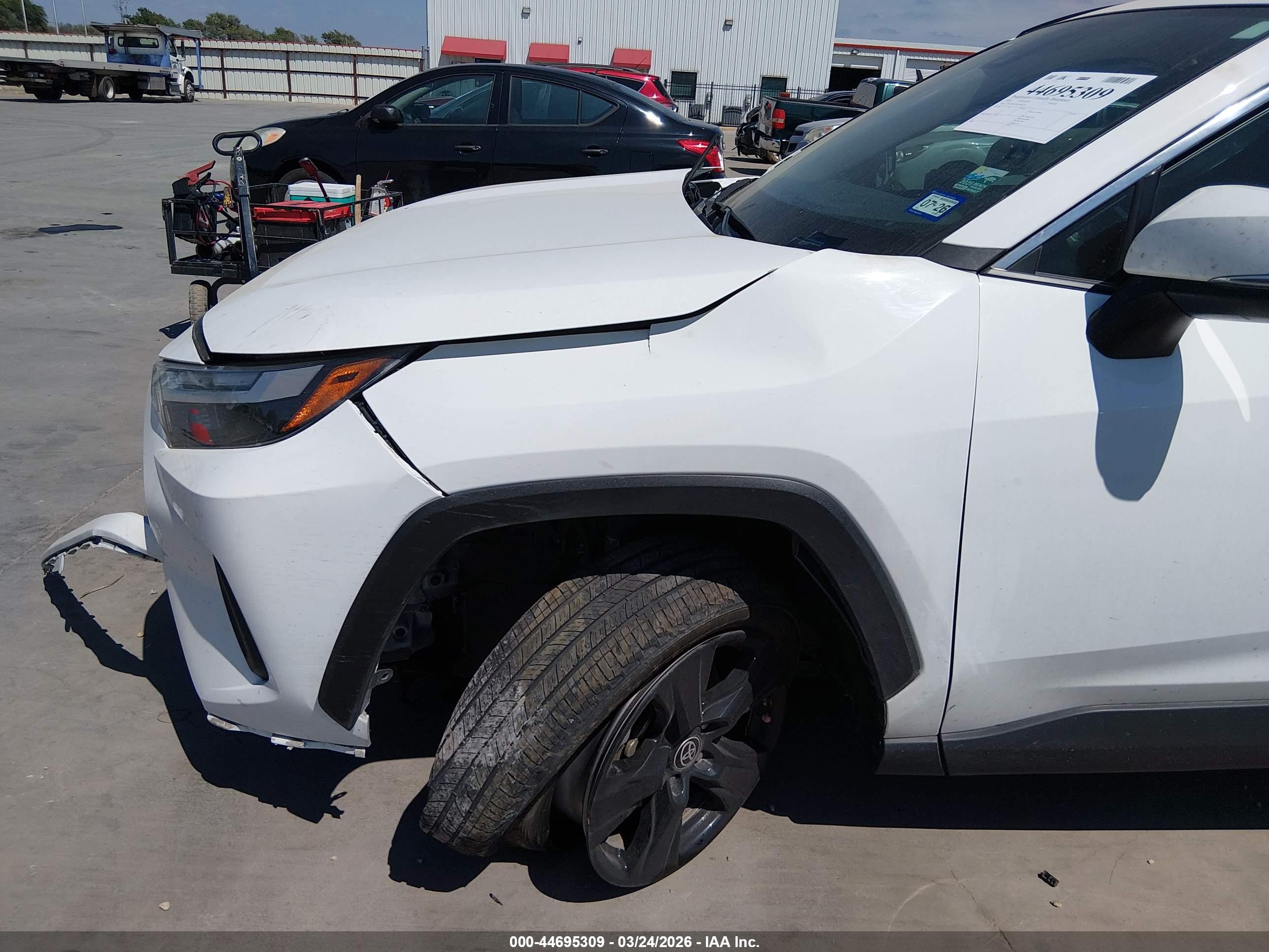 TOYOTA RAV4 image 6