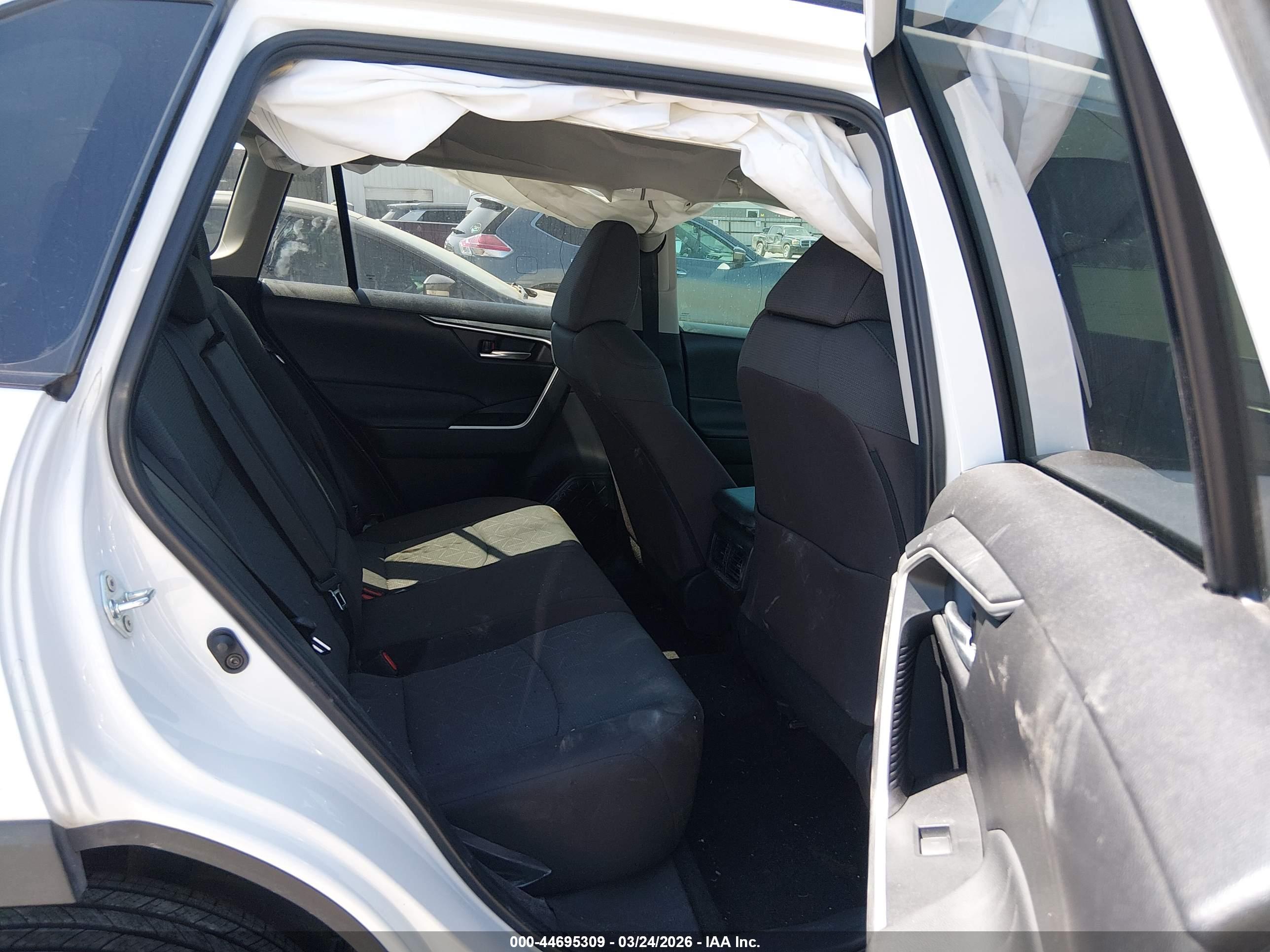 TOYOTA RAV4 image 8