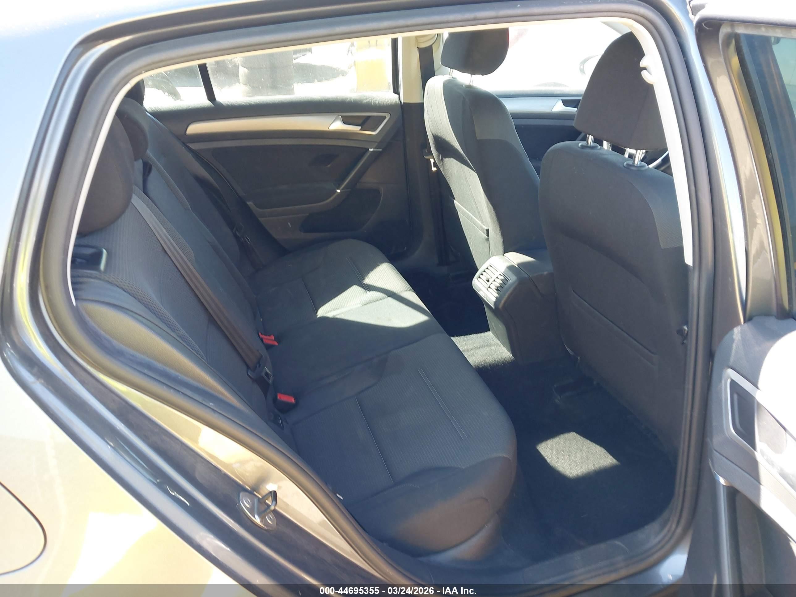 VOLKSWAGEN GOLF image 8