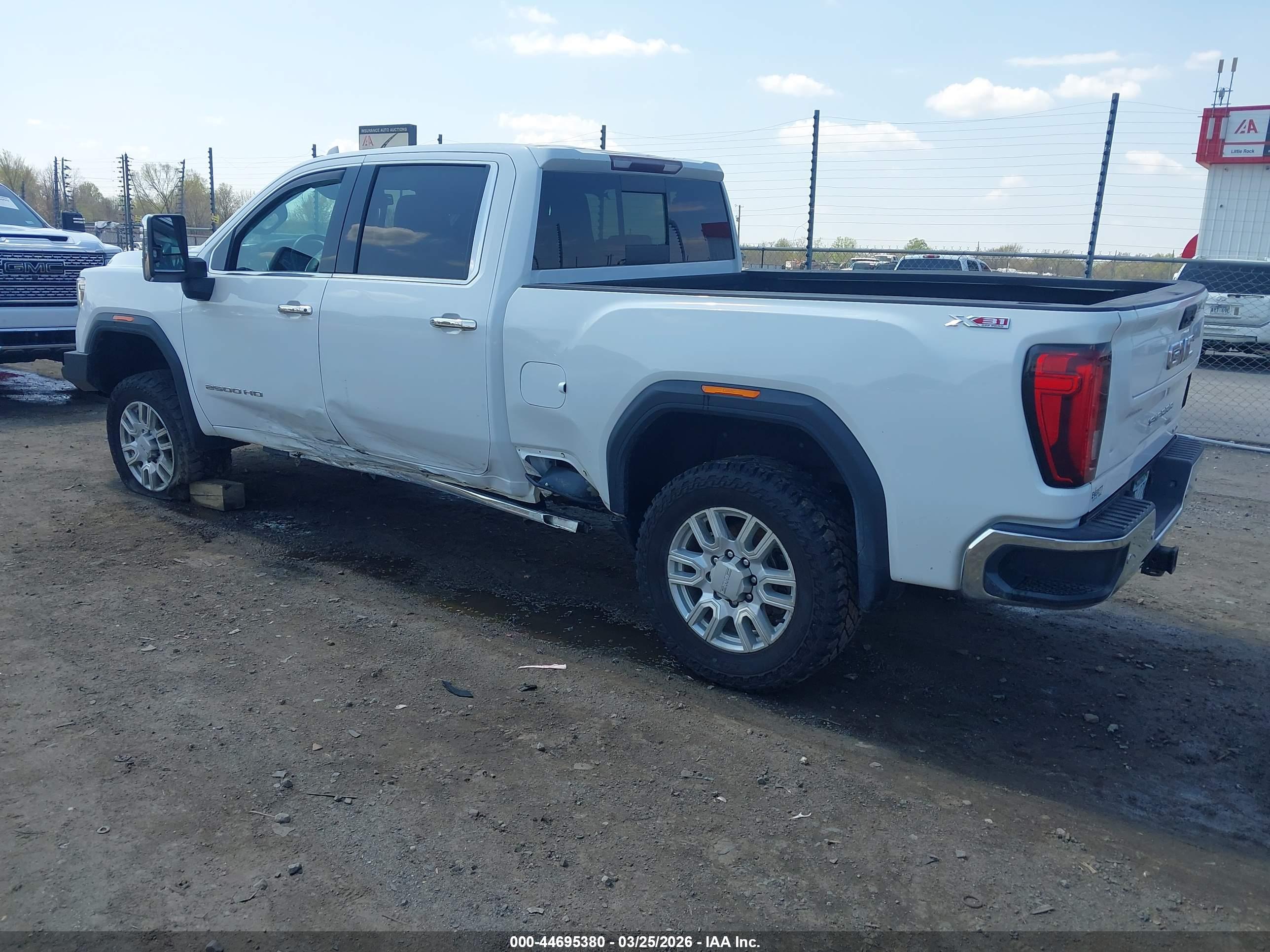 GMC SIERRA image 4