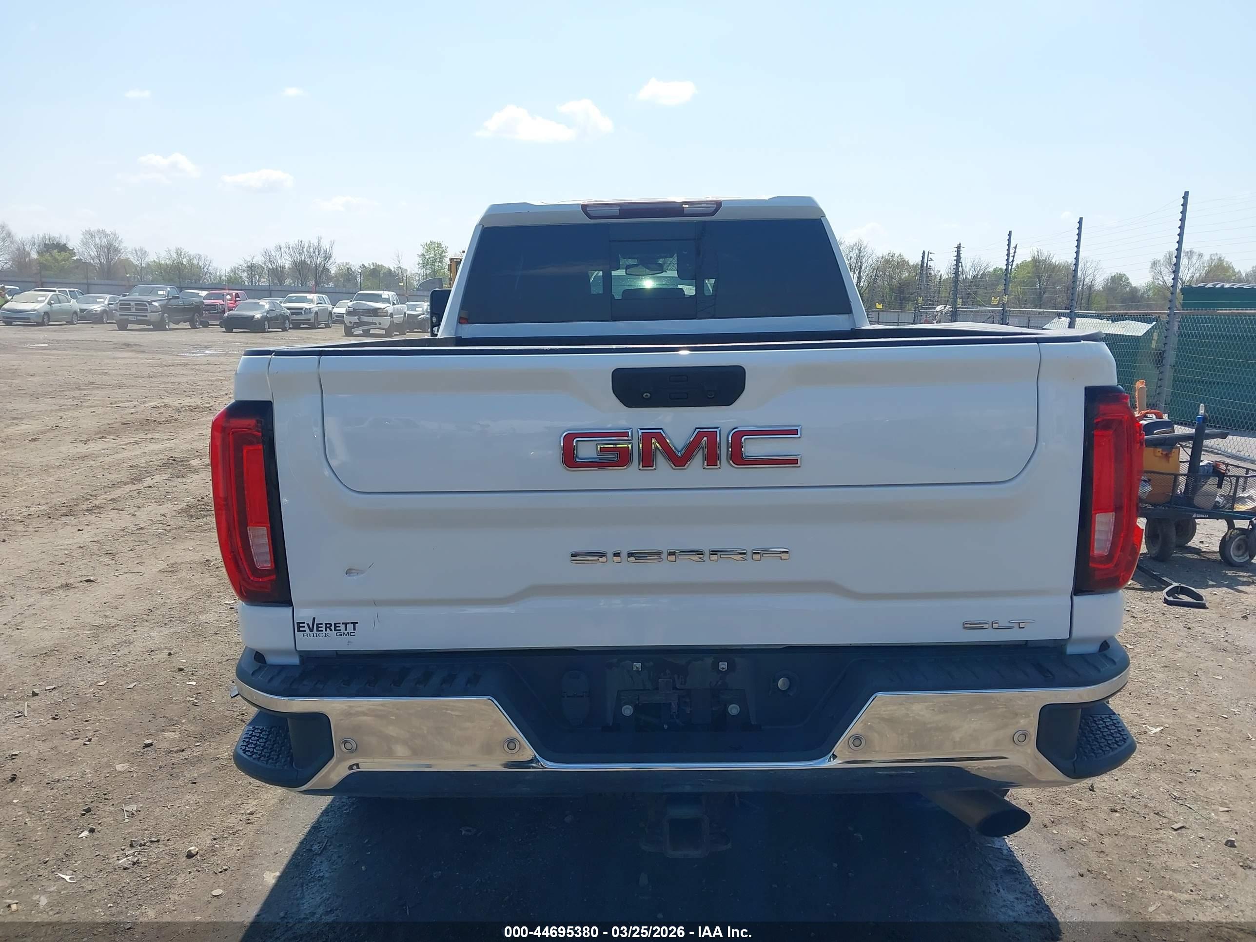 GMC SIERRA image 8