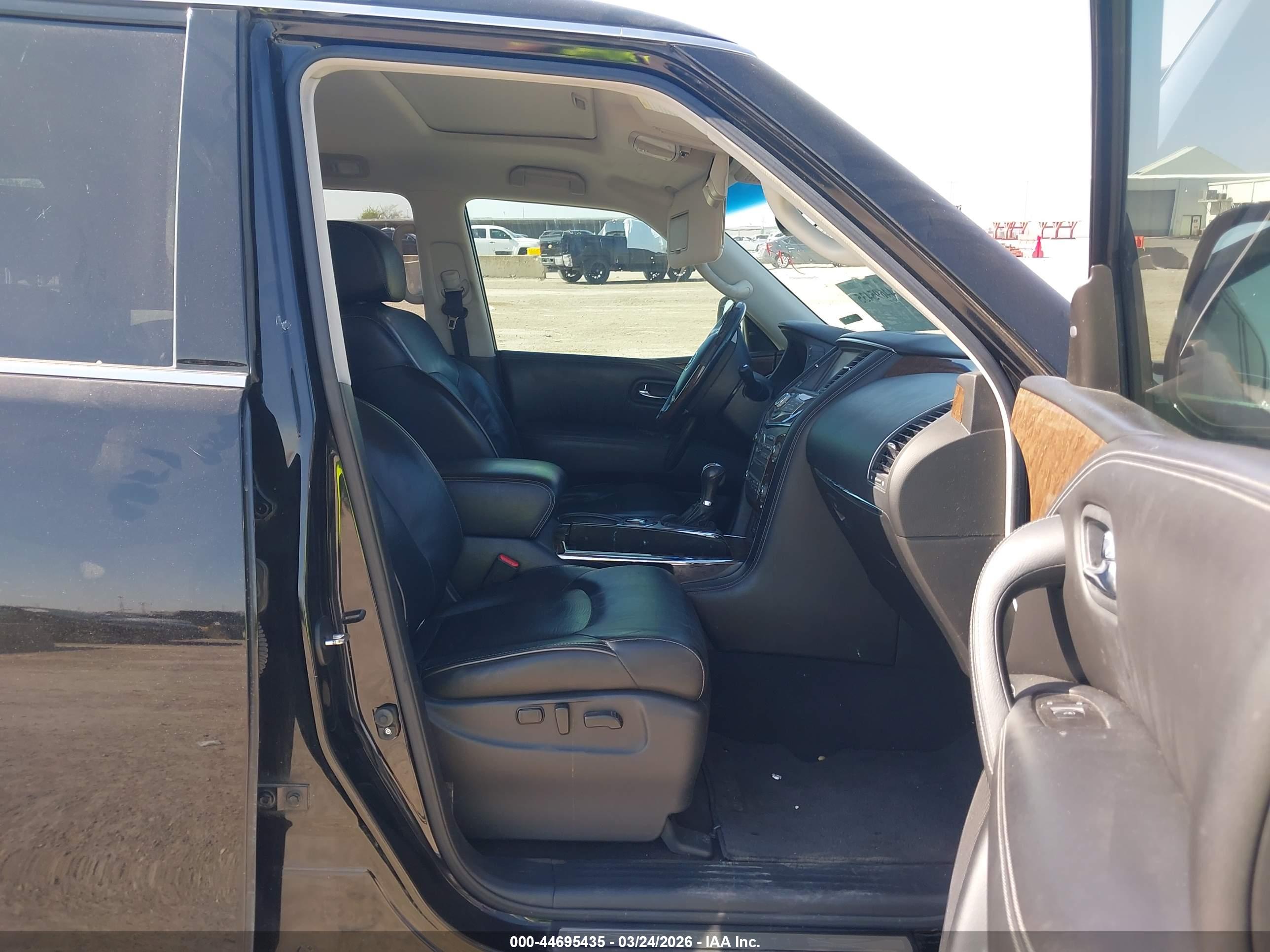 INFINITI QX80 image 5