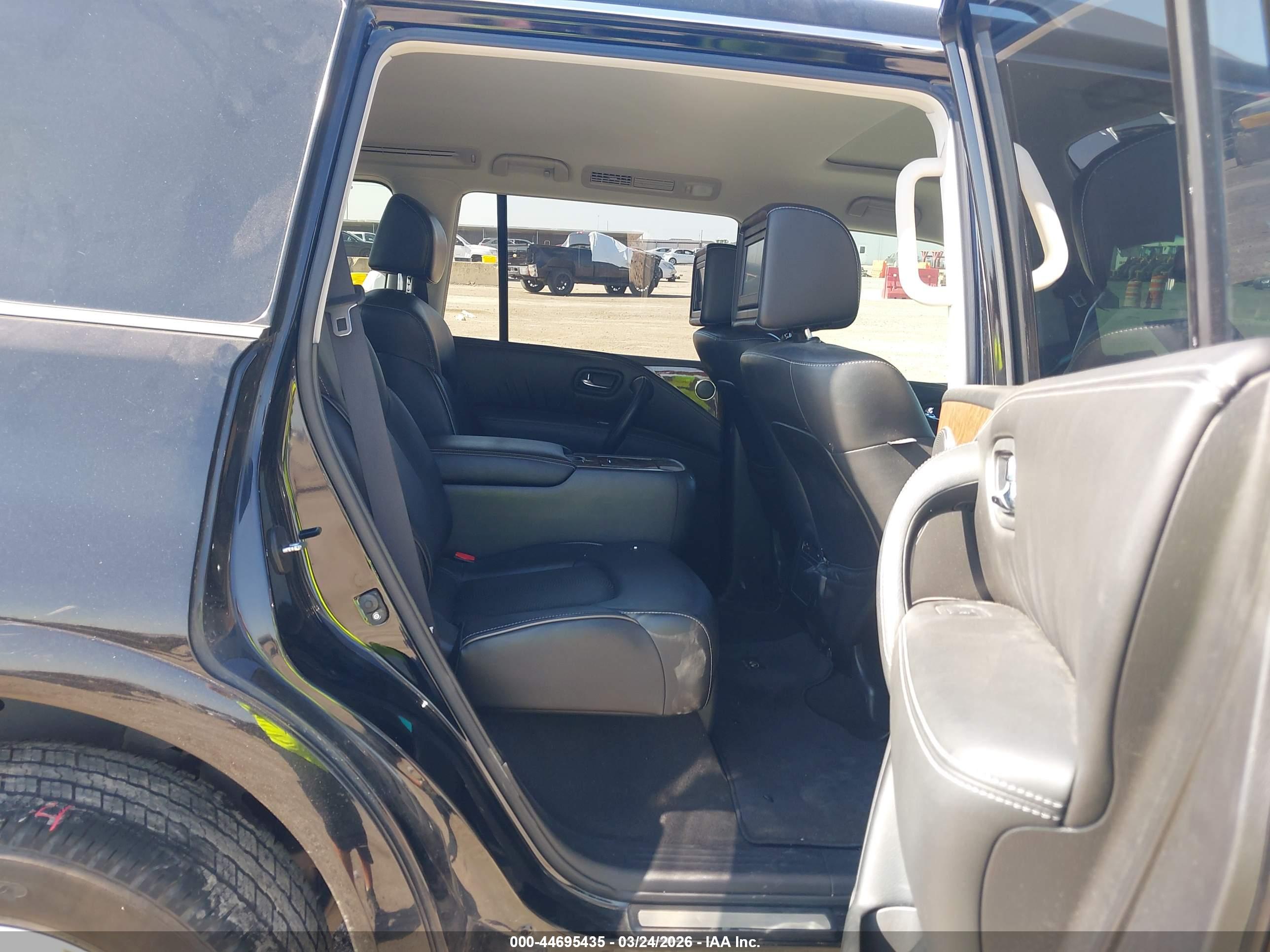 INFINITI QX80 image 8