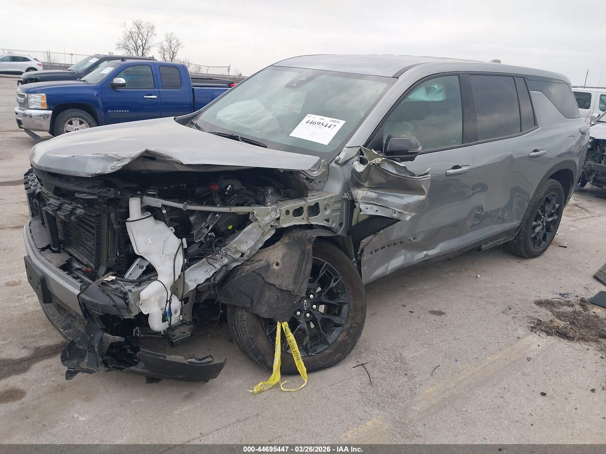 CHEVROLET TRAVERSE image 2
