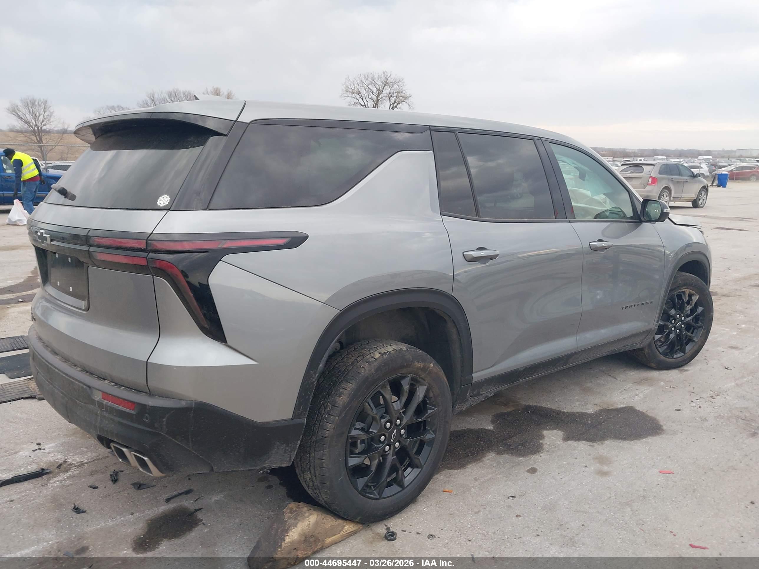 CHEVROLET TRAVERSE image 4