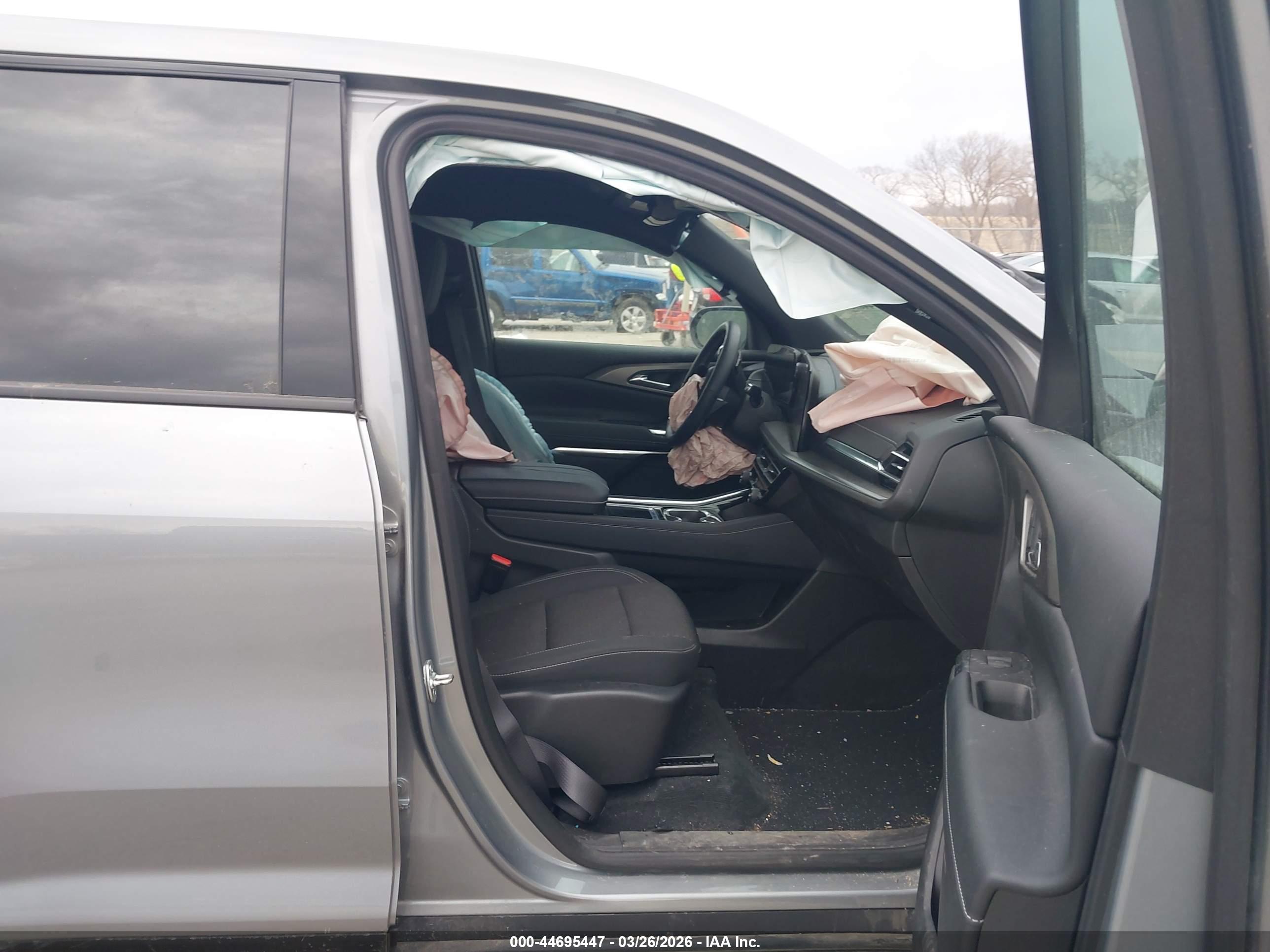 CHEVROLET TRAVERSE image 5