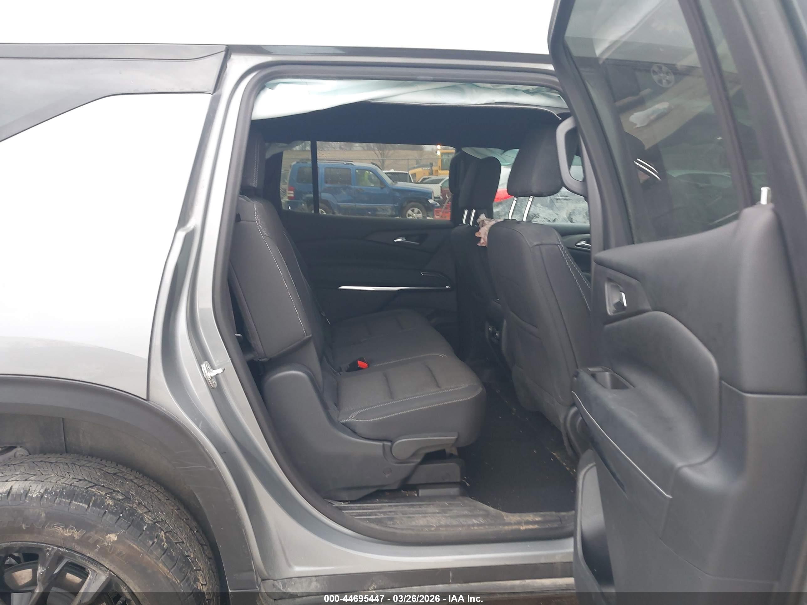 CHEVROLET TRAVERSE image 8
